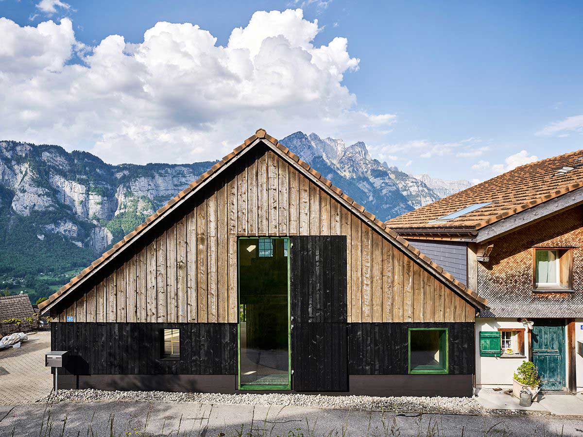 Преображение здания бывшей конюшни в Швейцарии