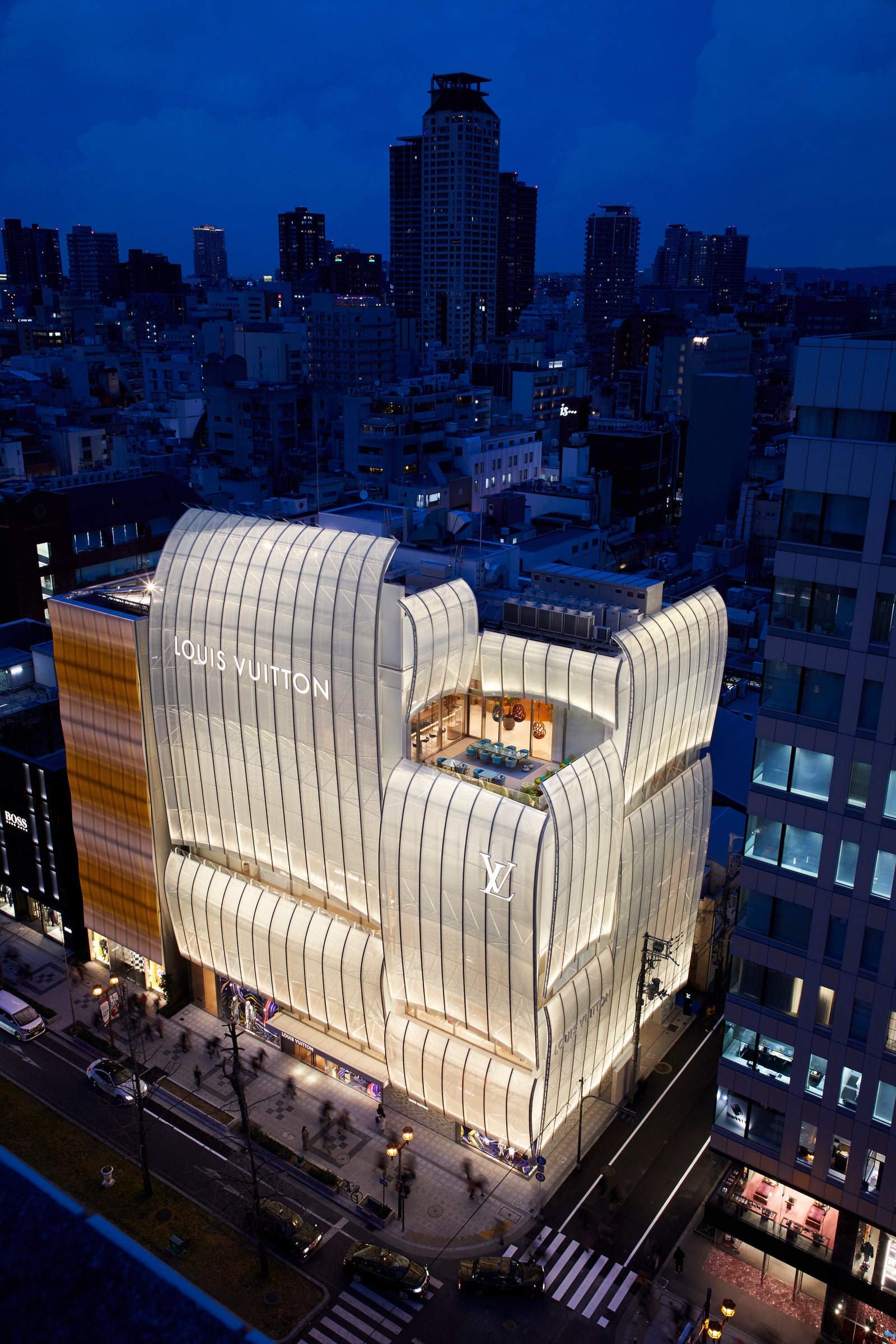 В Осаке открылся первый ресторан Louis Vuitton