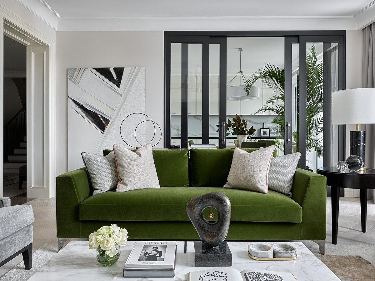 Гостиная. Диваны Meridiani кресла Bernhardt журнальный столик Poliform столик между диванами Philipp Selva стеллаж...