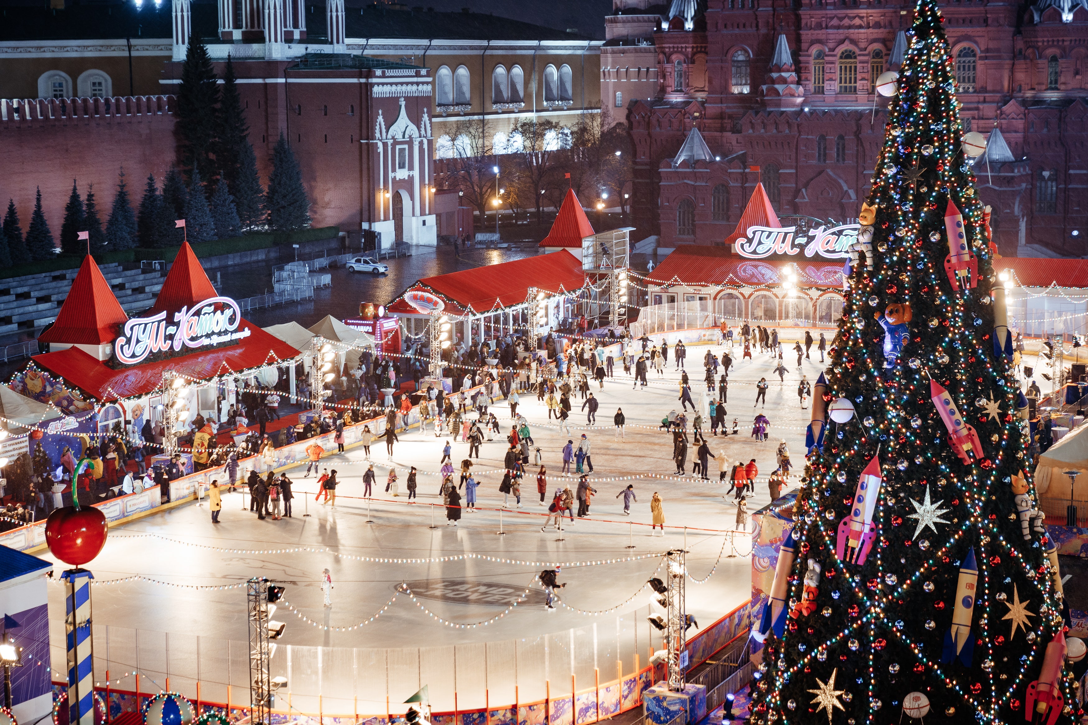 Мероприятия в москве на год. ГУМ-каток Москва. ГУМ-каток на красной площади. Каток ГУМ ГУМ. ГУМ каток 2020.