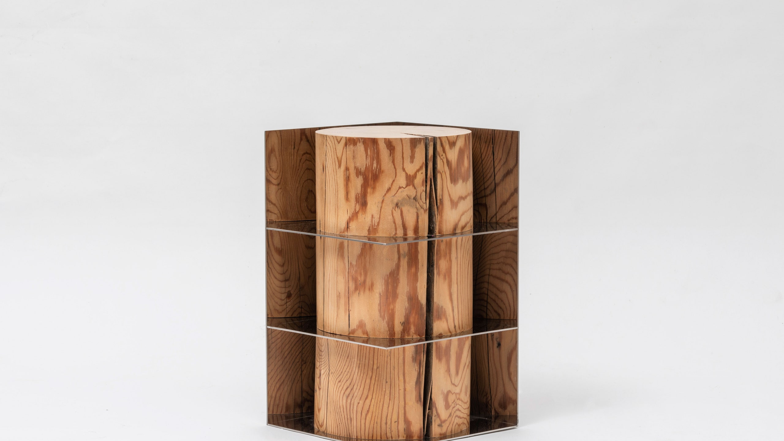 Контраст дерева и стали в коллекции мебели Шинкью Шона