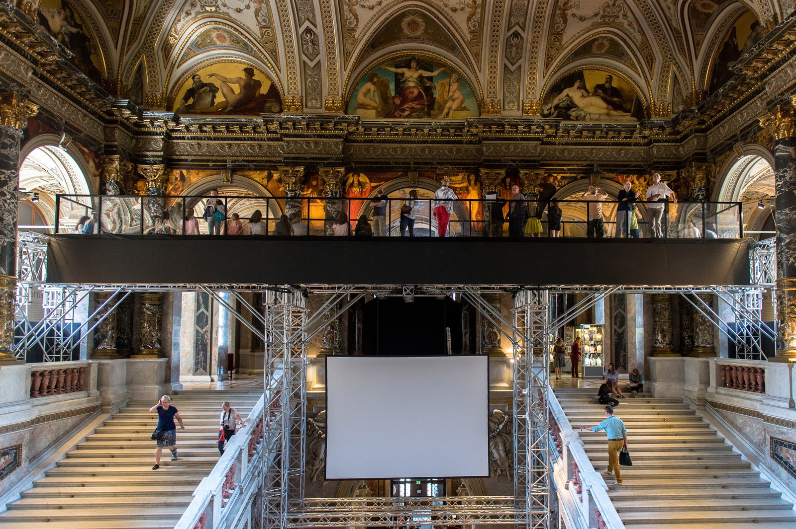 Виртуальные прогулки по галереям 10 оцифрованных коллекций крупнейших музеев мира