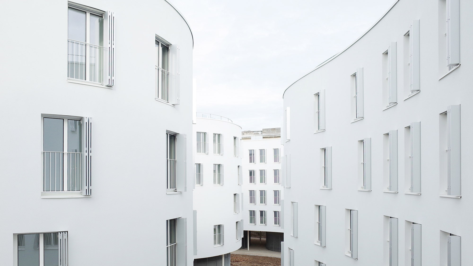 Социальное жилье в Париже по проекту бюро SANAA