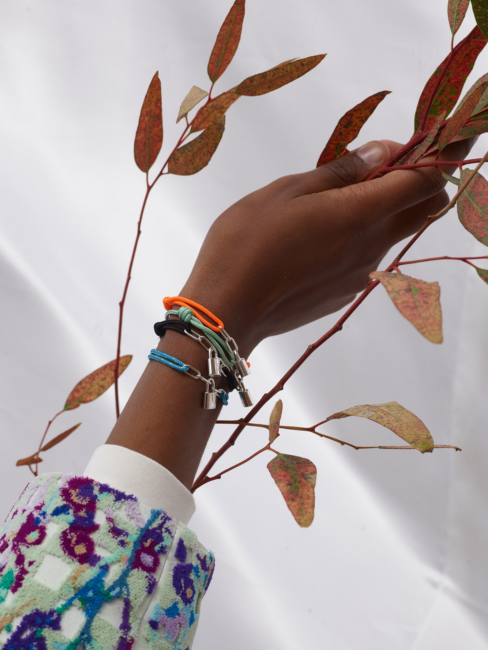 Louis Vuitton для ЮНИСЕФ новая благотворительная коллекция браслетов от Вирджила Абло