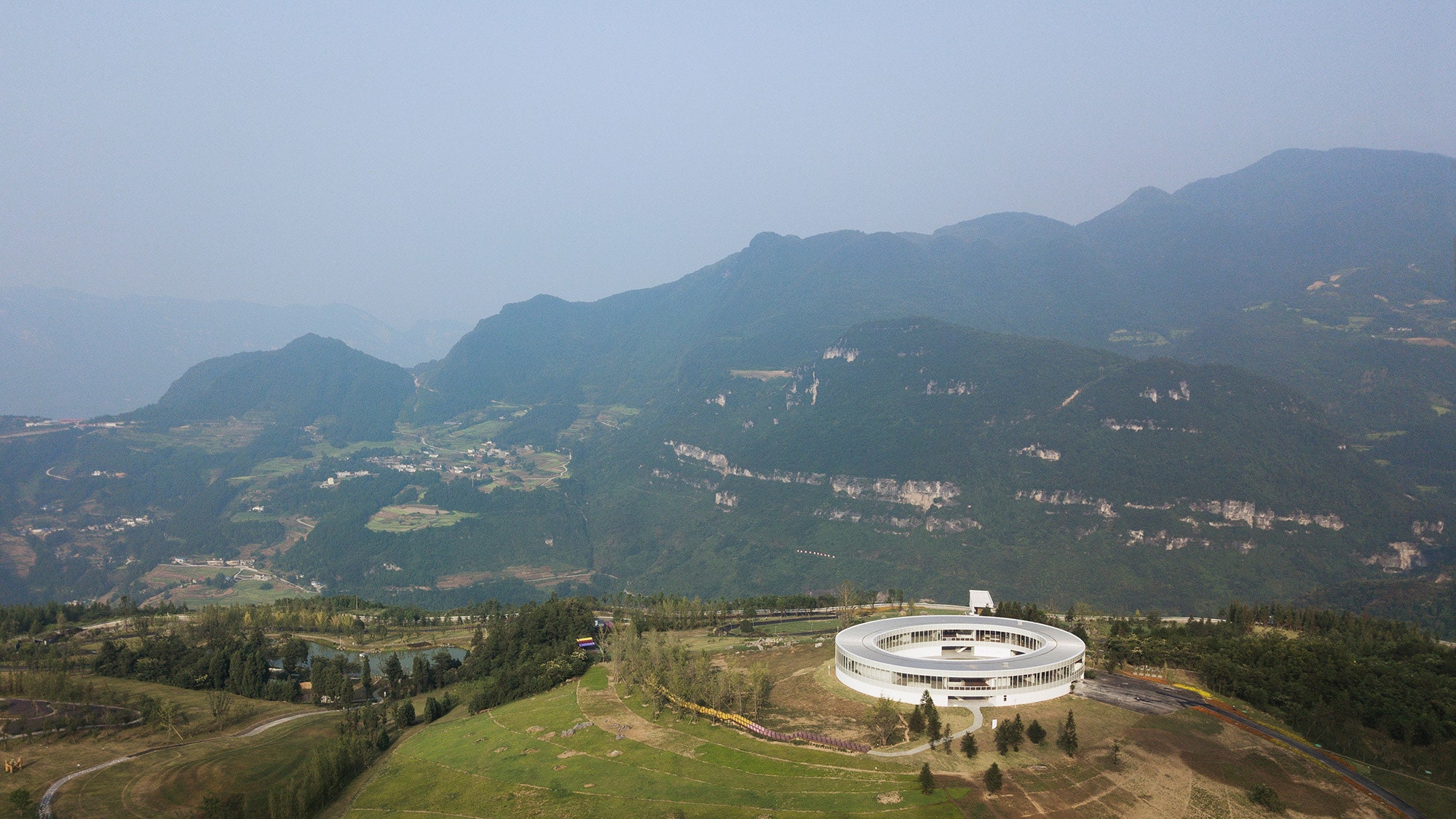 Художественный музей LAB в горах Китая