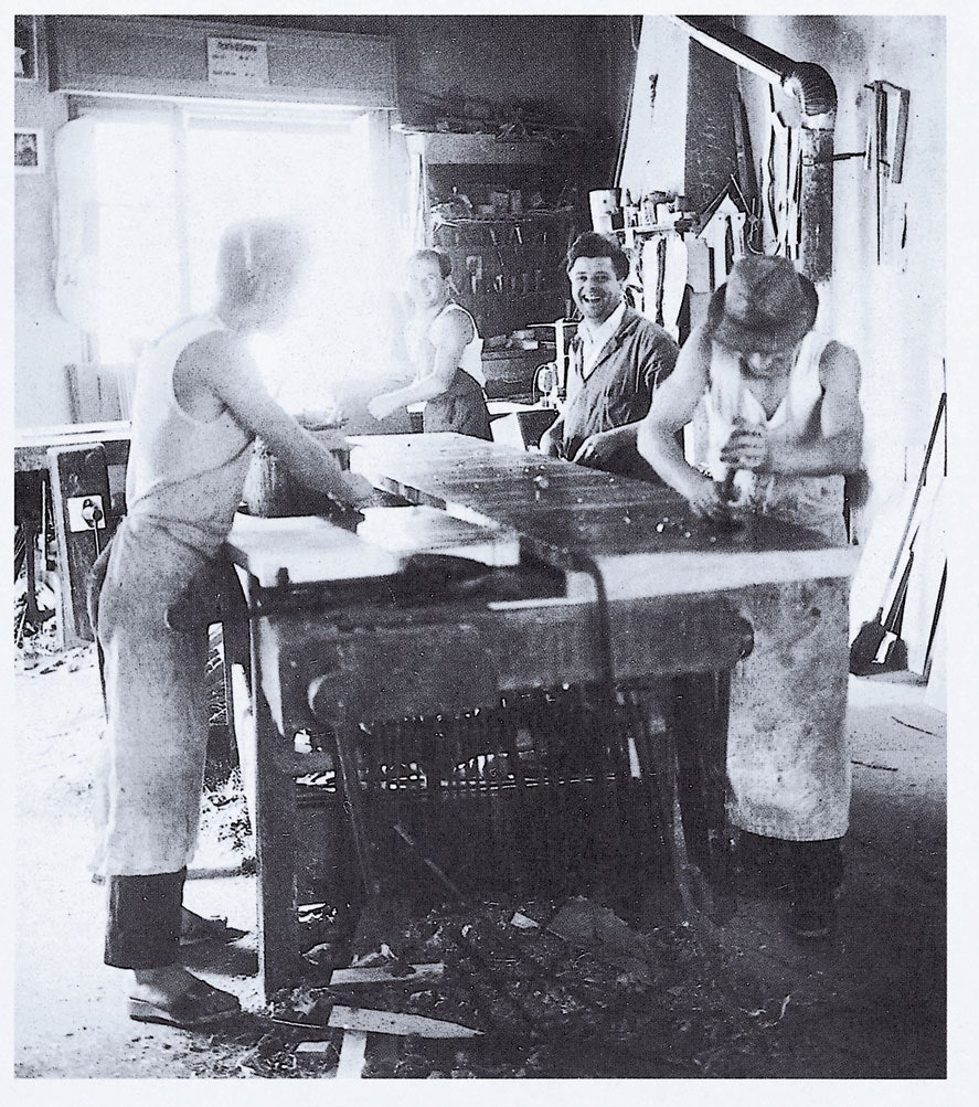 Архивное фото производство Riva 1920.