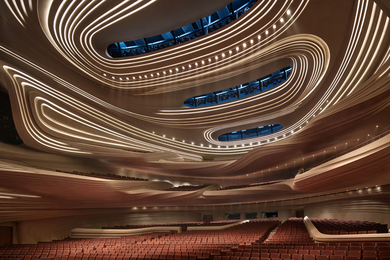Бюро Zaha Hadid Architects завершило строительство культурного центра “Мэйсиху”