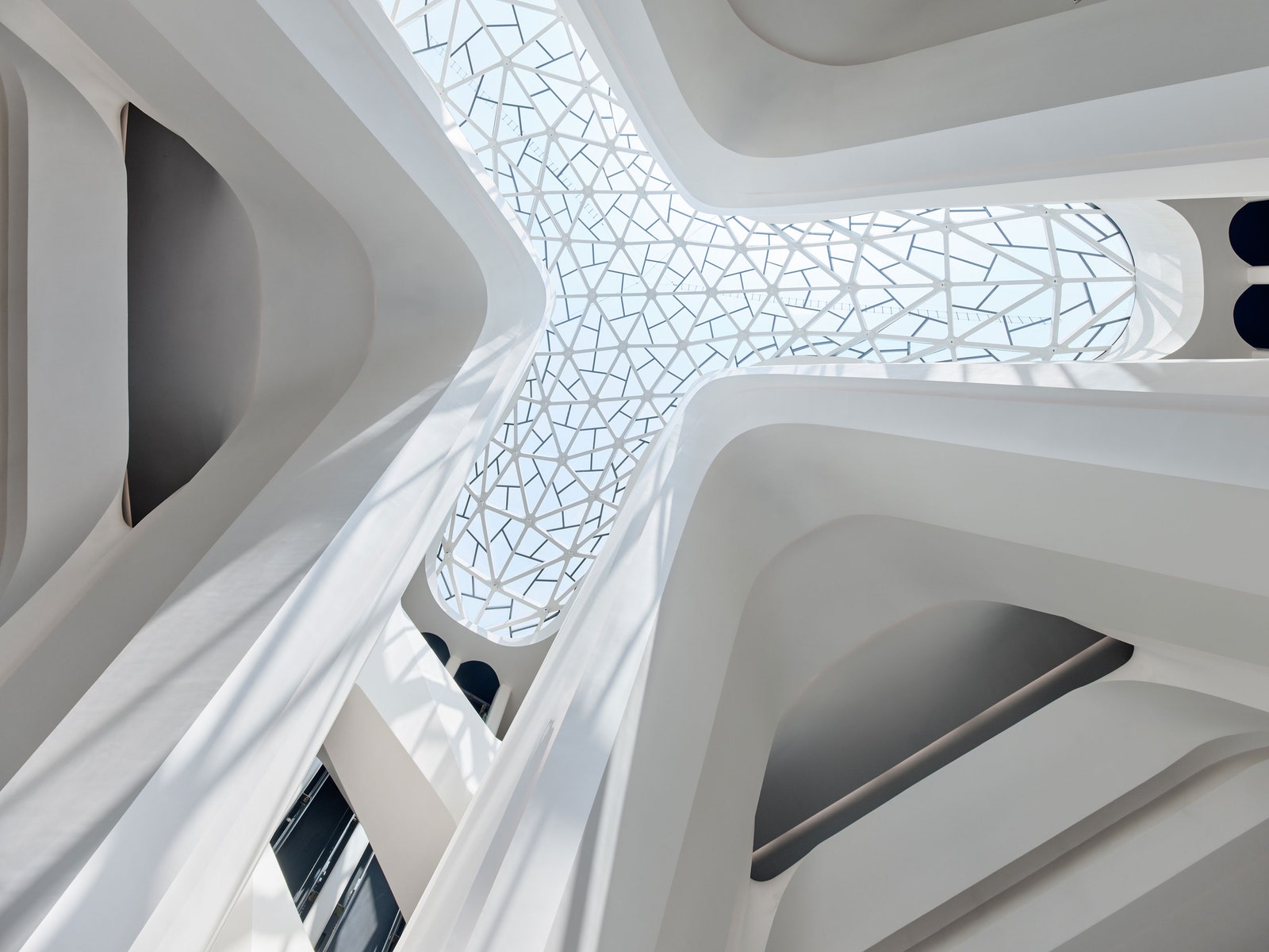 Бюро Zaha Hadid Architects завершило строительство культурного центра “Мэйсиху”