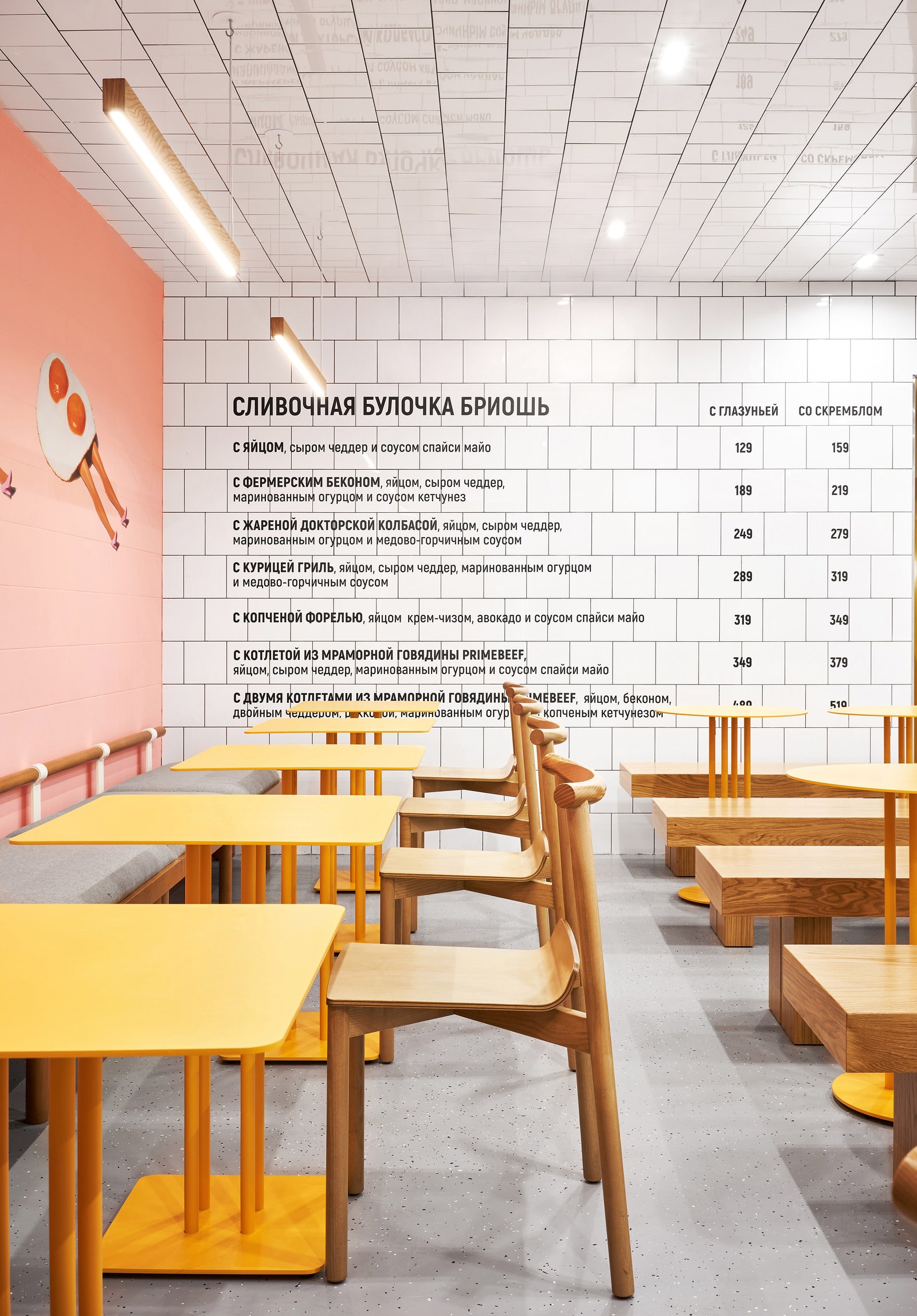 Попарт и минимализм в петербургском кафе “Яйцо и булочка”