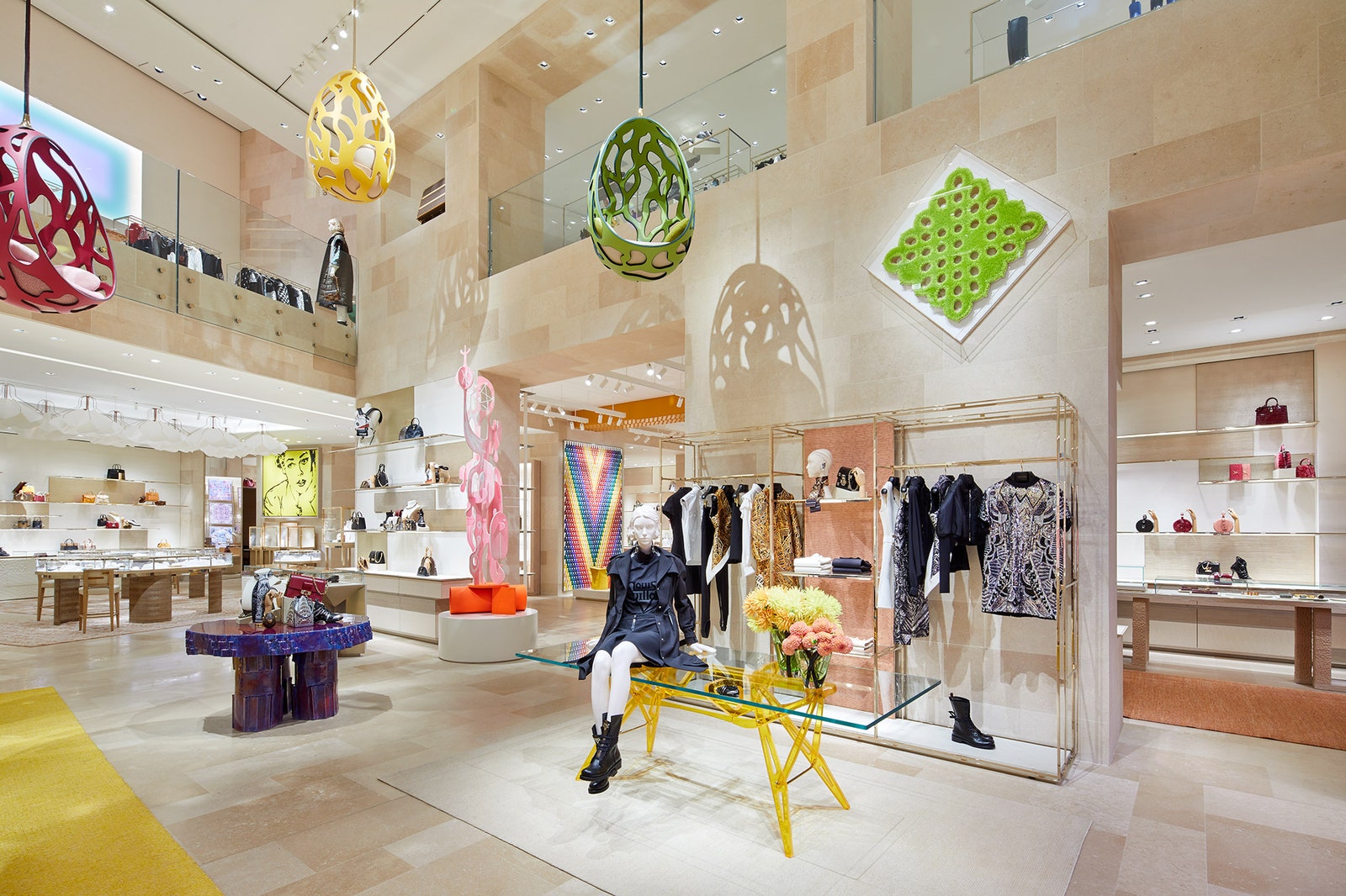 Обновленный бутик Louis Vuitton с инсталляцией от Питера Марино в Лондоне