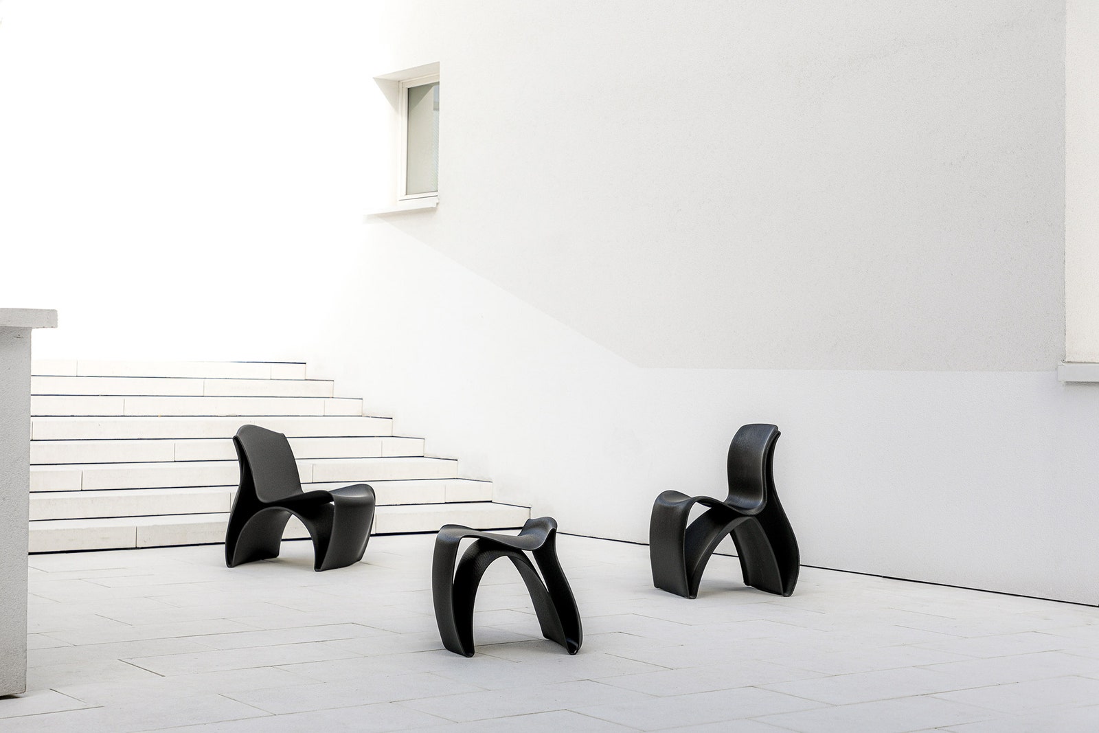 3Dмебель стулья и табуреты из переработанного пластика