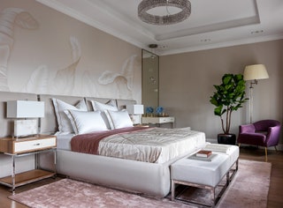 Спальня. Кровать сделана на заказ по эскизам авторов проекта настольные лампы Dantone Home постельное белье Atelier Tati...