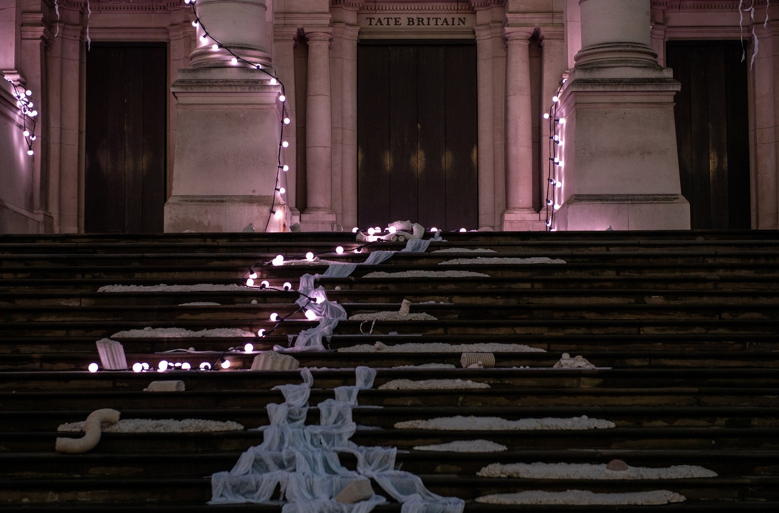 Постапокалиптическое Рождество праздничный декор Tate Britain