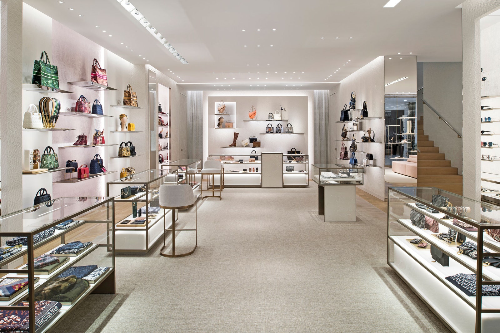Новый бутик Dior во “Временах года”