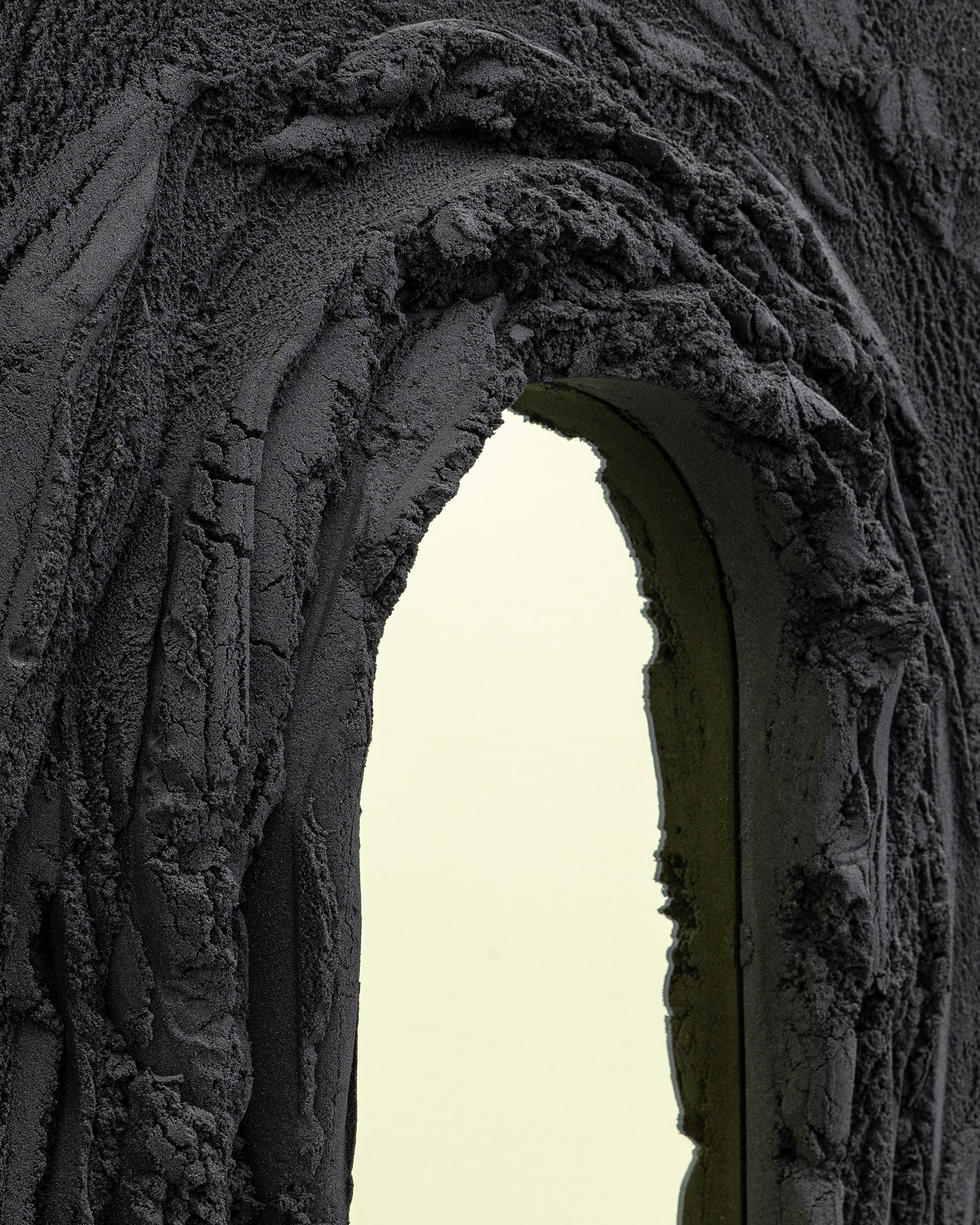 Зеркала в вулканических рамах от Фернандо Мастранджело