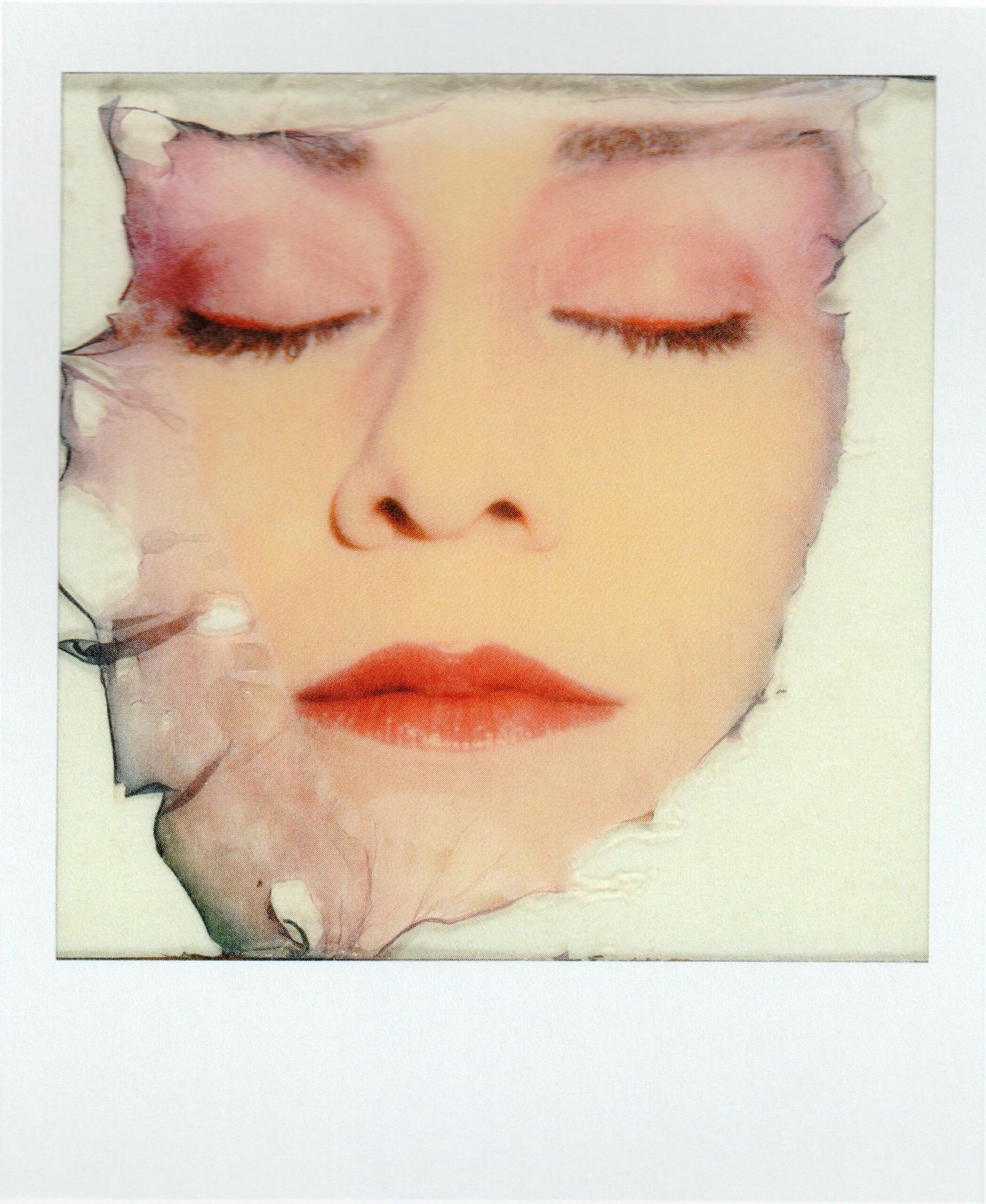 Одиль Мулина. Лицо. 1980. Polaroid SX70. OstLicht Collection Вена.