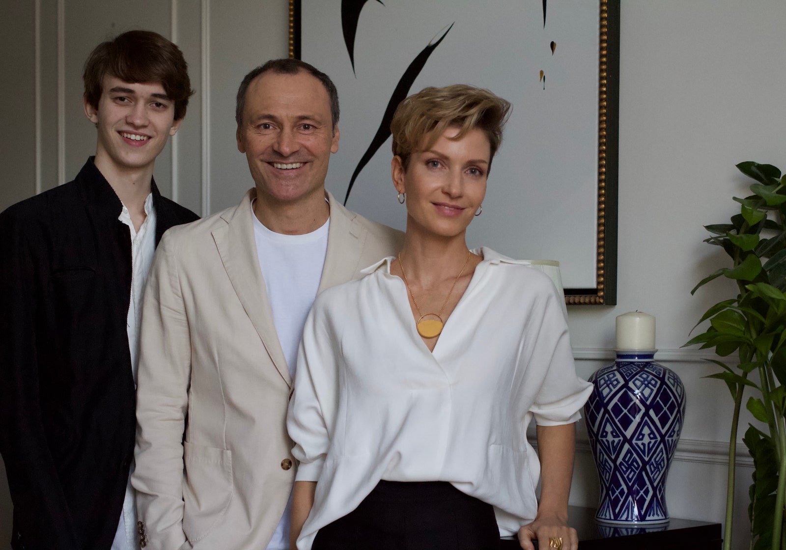Актер Дмитрий Ульянов и дизайнер Юлия Баршевская с сыном.