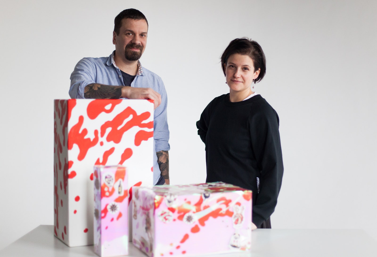 Как оформить новогодние подарки красиво Прохор Машуков и Ольга Седова показывают как упаковать искусство в подарок