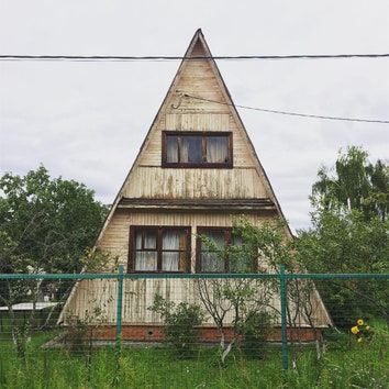 Инстаграм дня: вернакулярные дома в российских дачных поселках