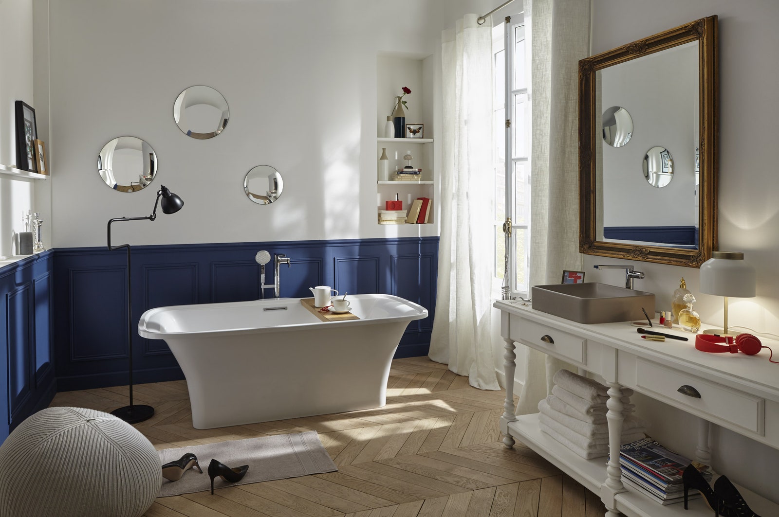 Отдельностоящая ванна Elite накладная раковина Vox Signature смесители для ванной и раковины Composed.