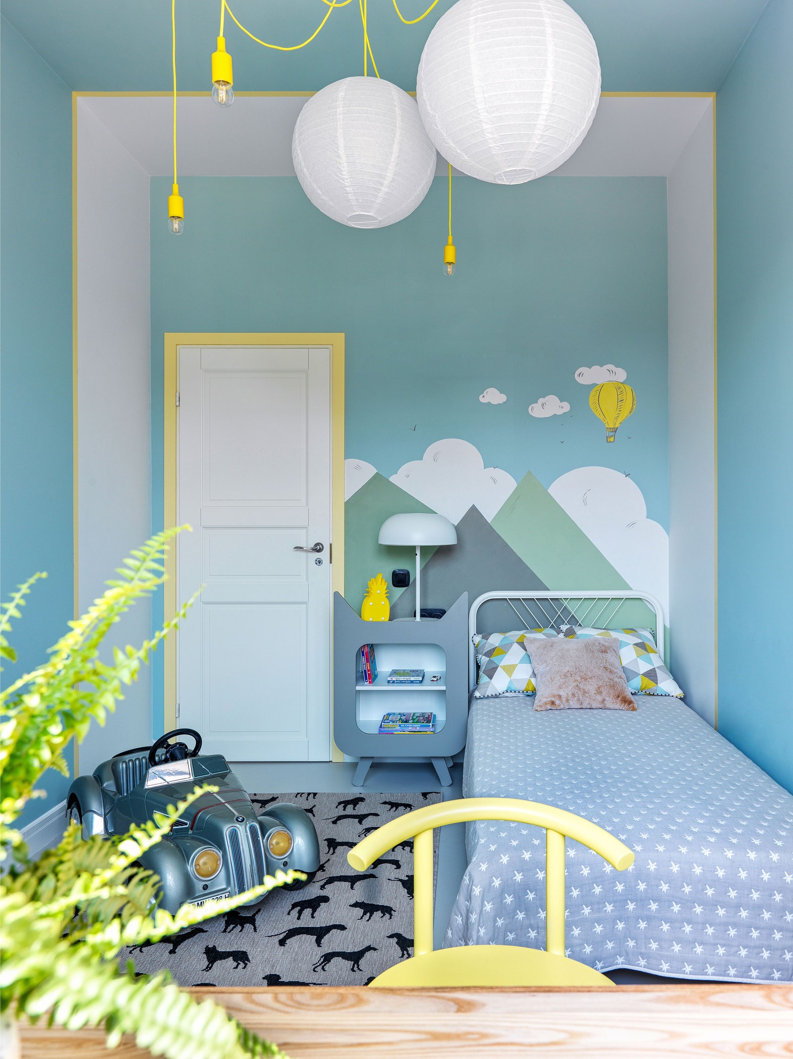 Комната младшего сына. Кровать IKEA покрывало Villa Nova тумба My Little Street стул Unika Møblär циновка “Ами Ковры”...