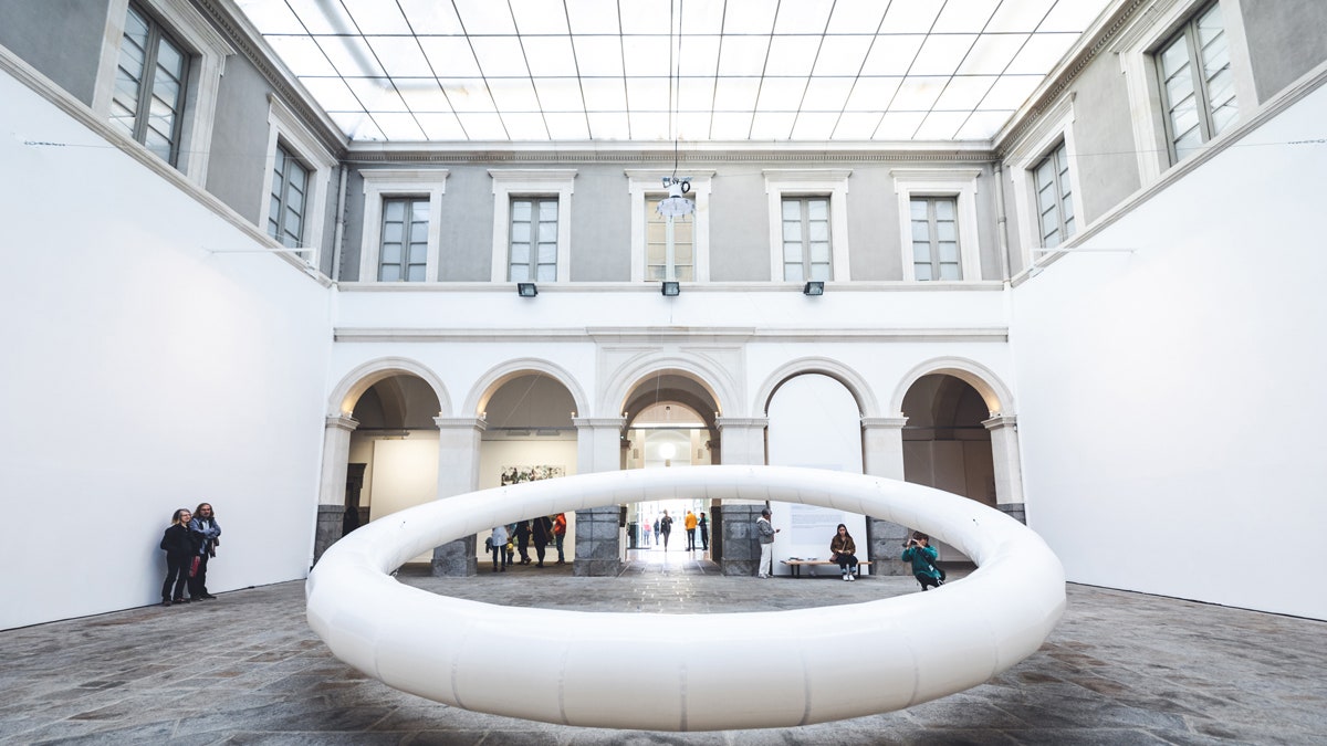 “Левитирующая” инсталляция в Музее изобразительных искусств в Ренне