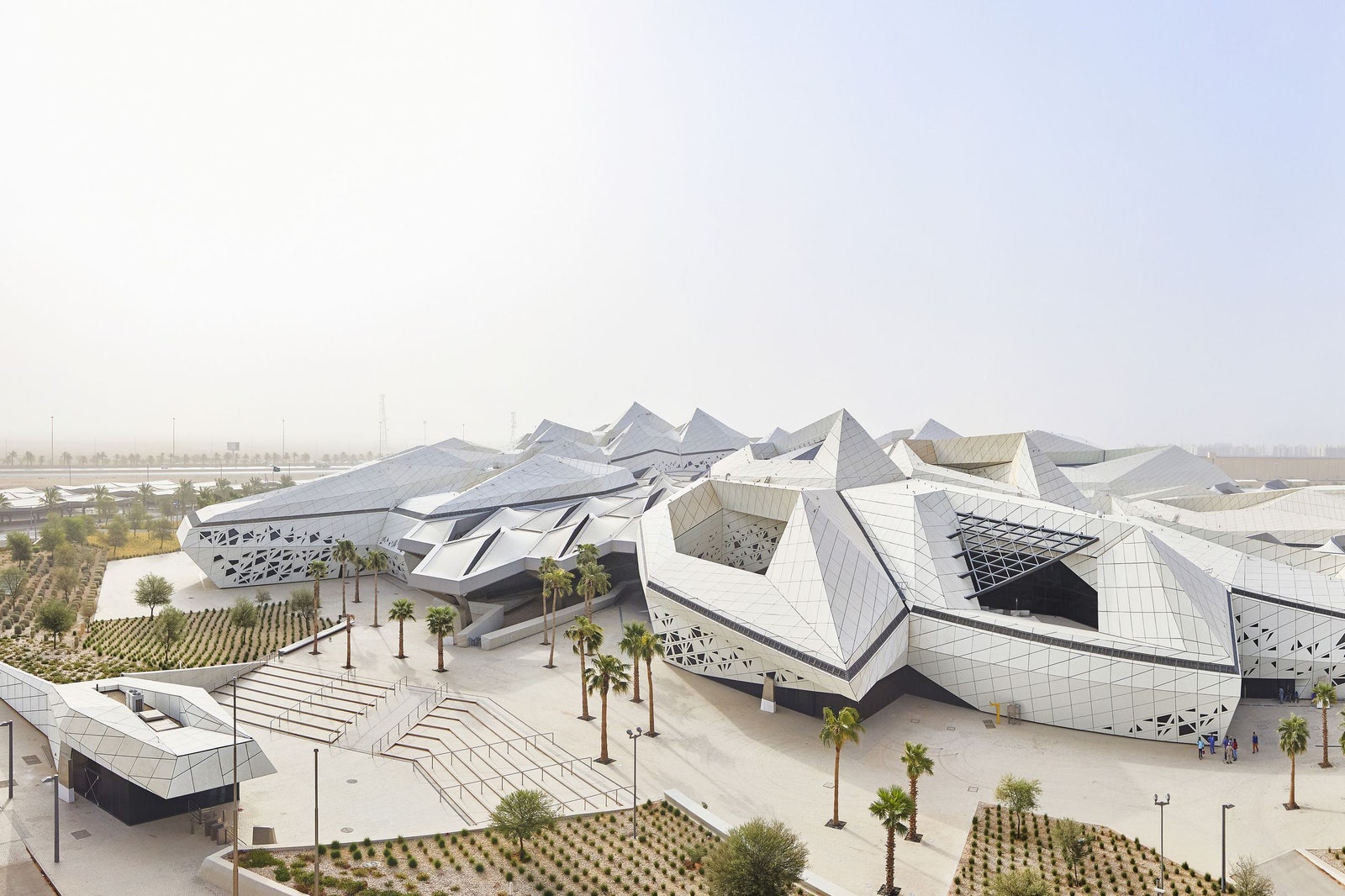 Заха Хадид история жизни и 11 лучших проектов легендарного архитектора