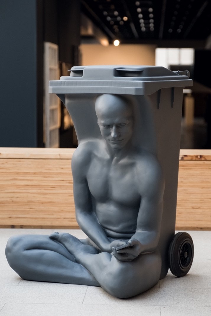 Recycle. Контейнер. Медитация. 2017. Галерея “Триумф” Москва.
