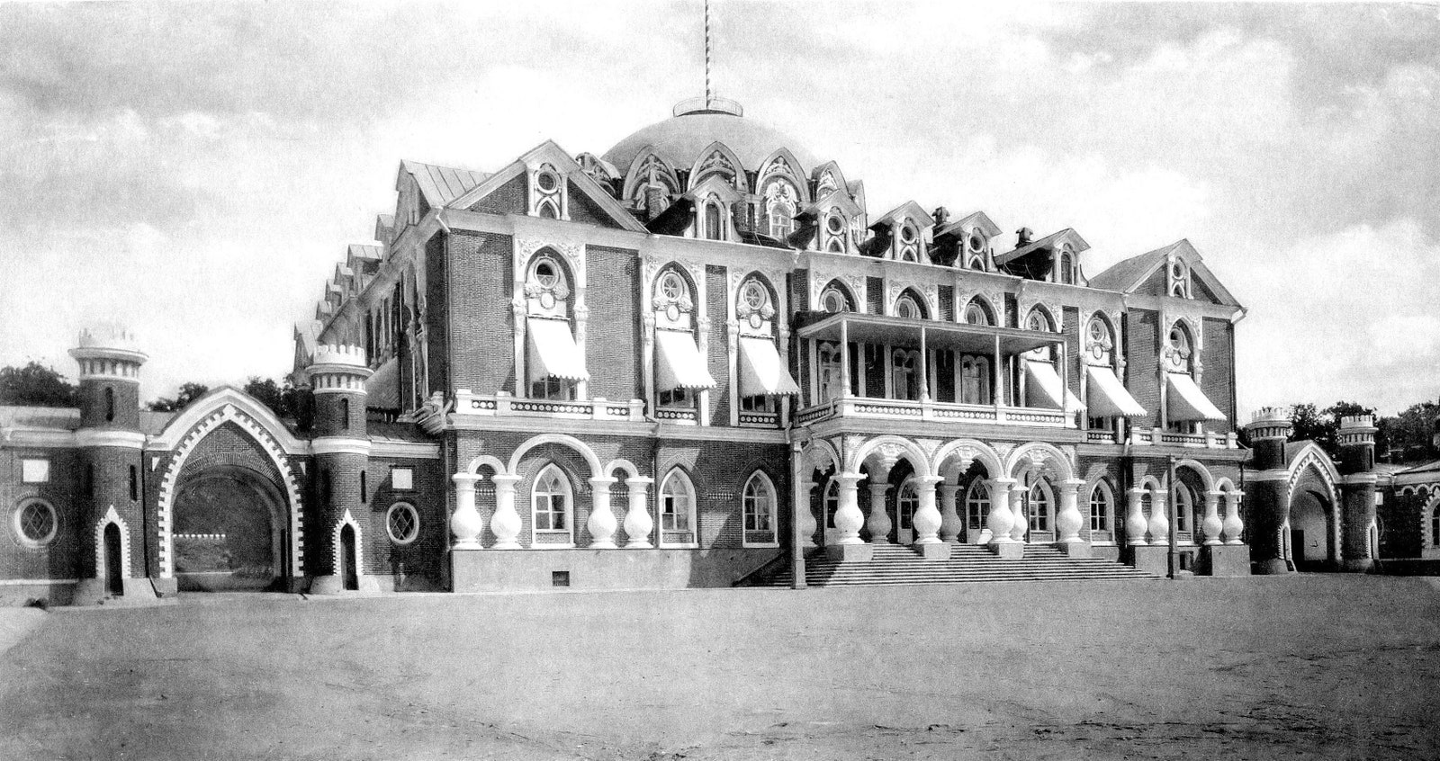 Петровский путевой дворец 19101915 года.