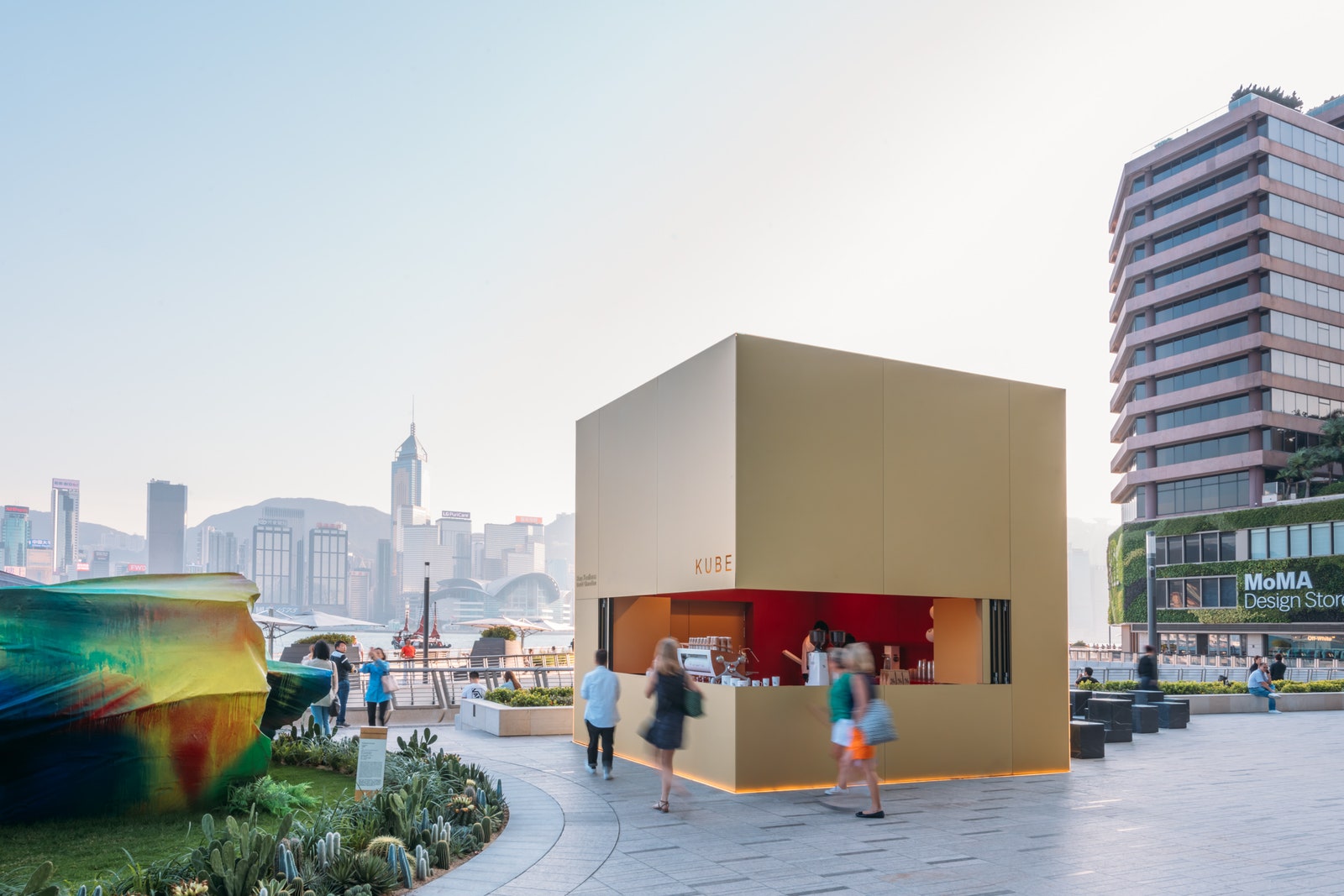 Функциональная инсталляция от OMA на набережной в Гонконге