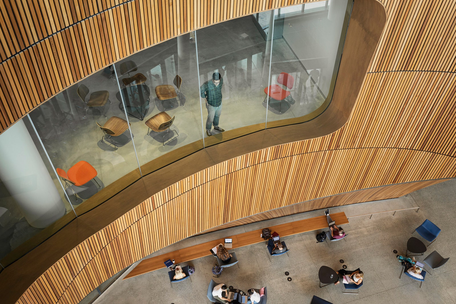 В Темпльском университете открылась новая библиотека по проекту Snøhetta