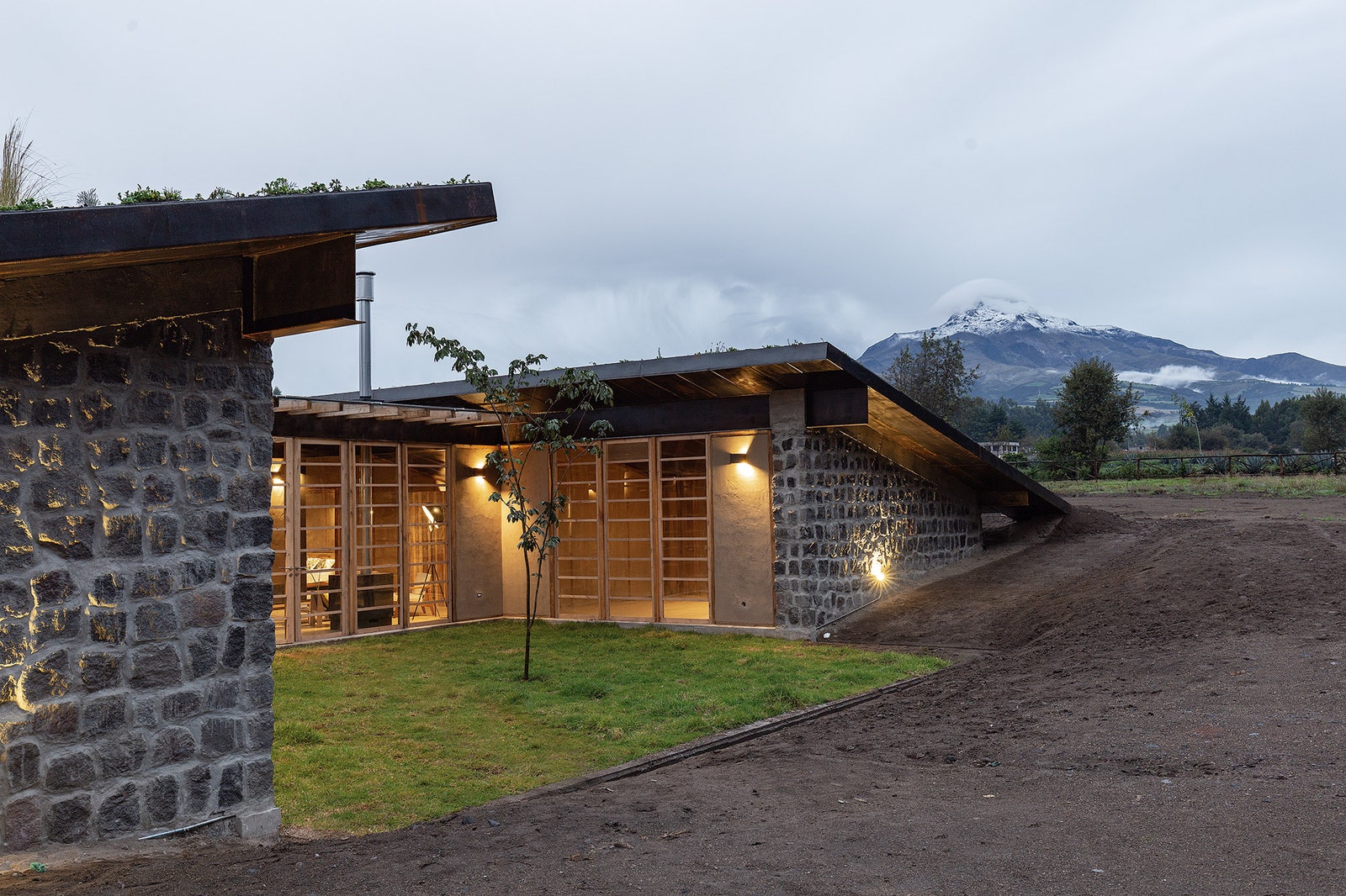 “Подземный” дом в Эквадоре
