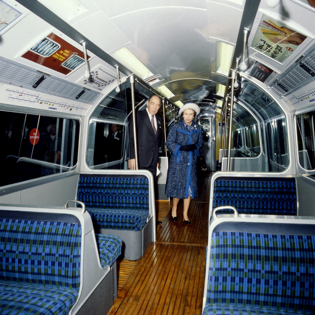 Архивная фотография поезда метро в Лондоне.
