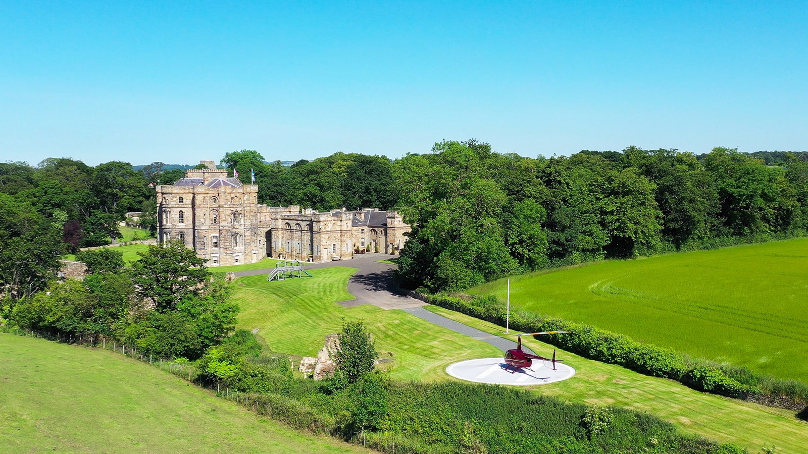 Замок Сетон XVIII века в Шотландии выставлен на продажу
