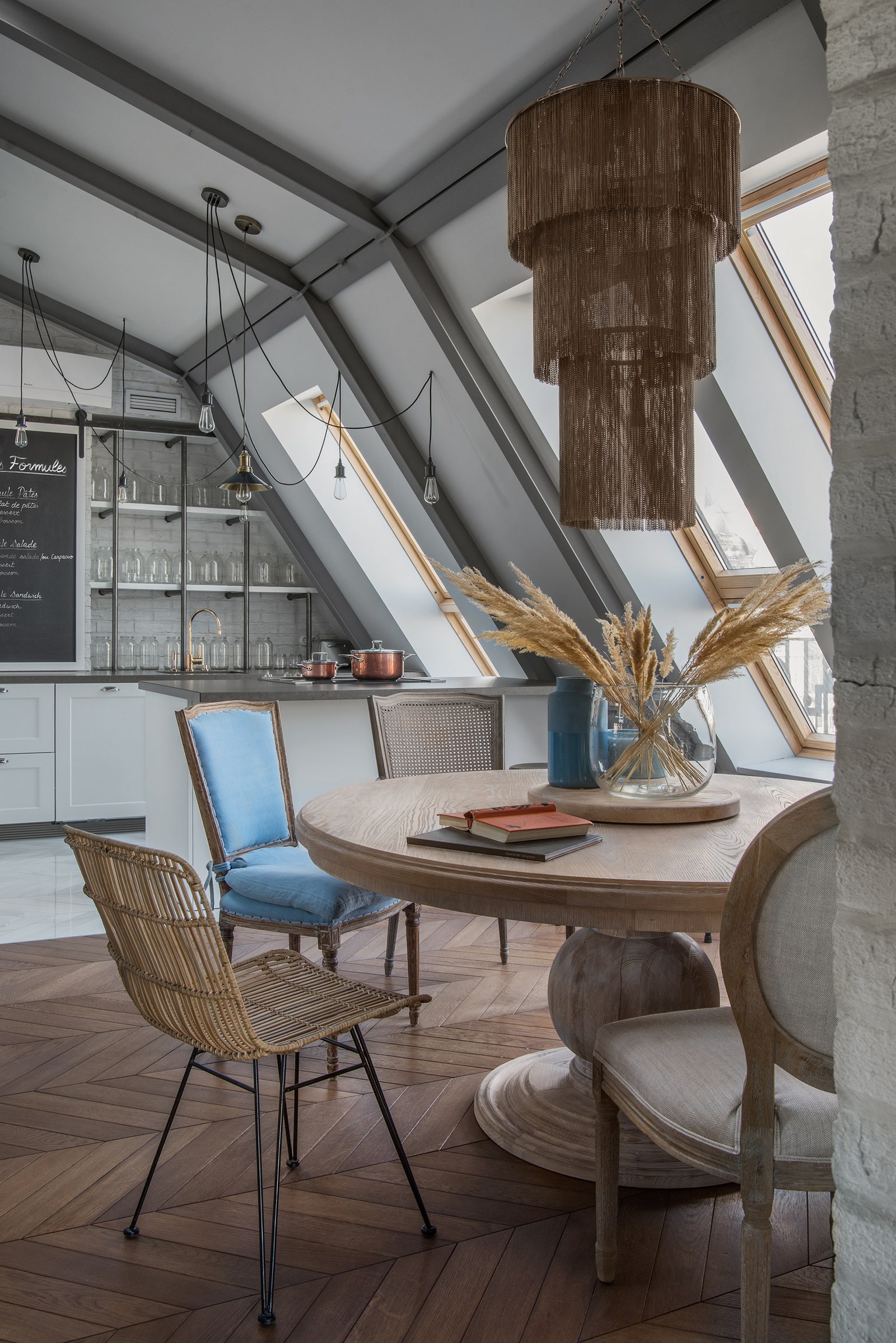 Кухня SieMatiс подвесы над кухней Gramercy Home.