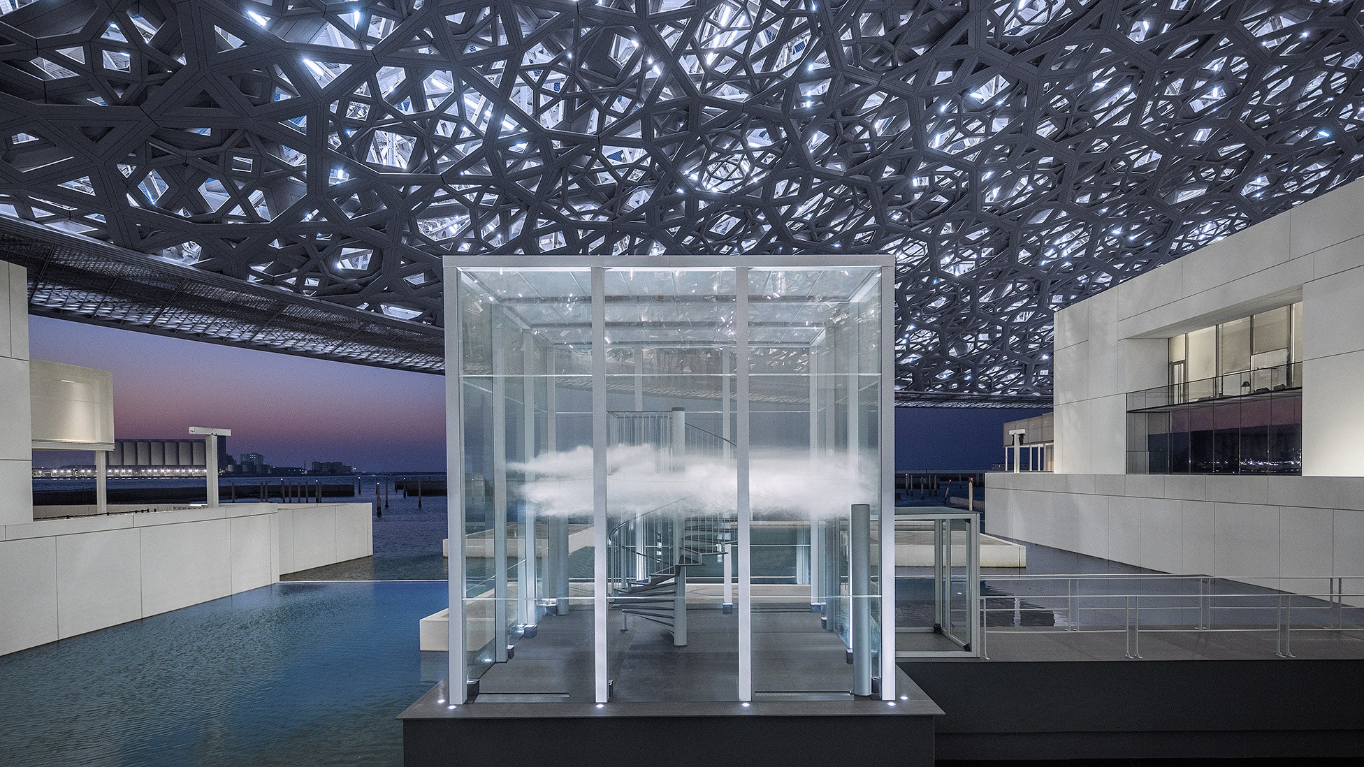 Облако аромата инсталляция Cartier в Лувре АбуДаби
