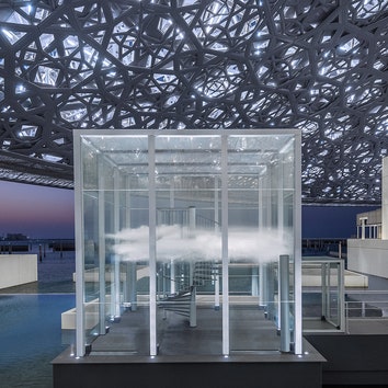 Облако аромата: инсталляция Cartier в Лувре Абу-Даби