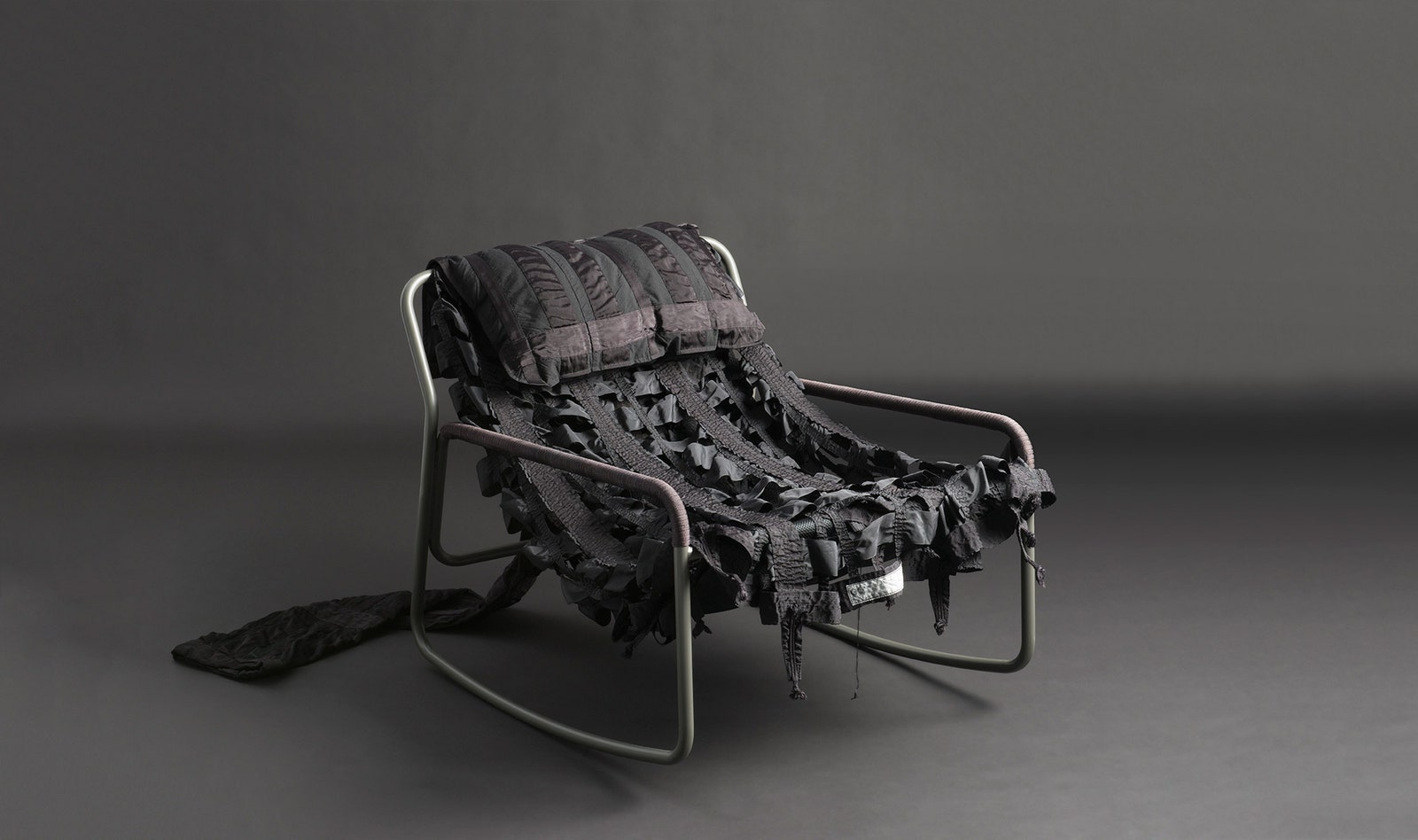 Кресла и ширмы из военных парашютов
