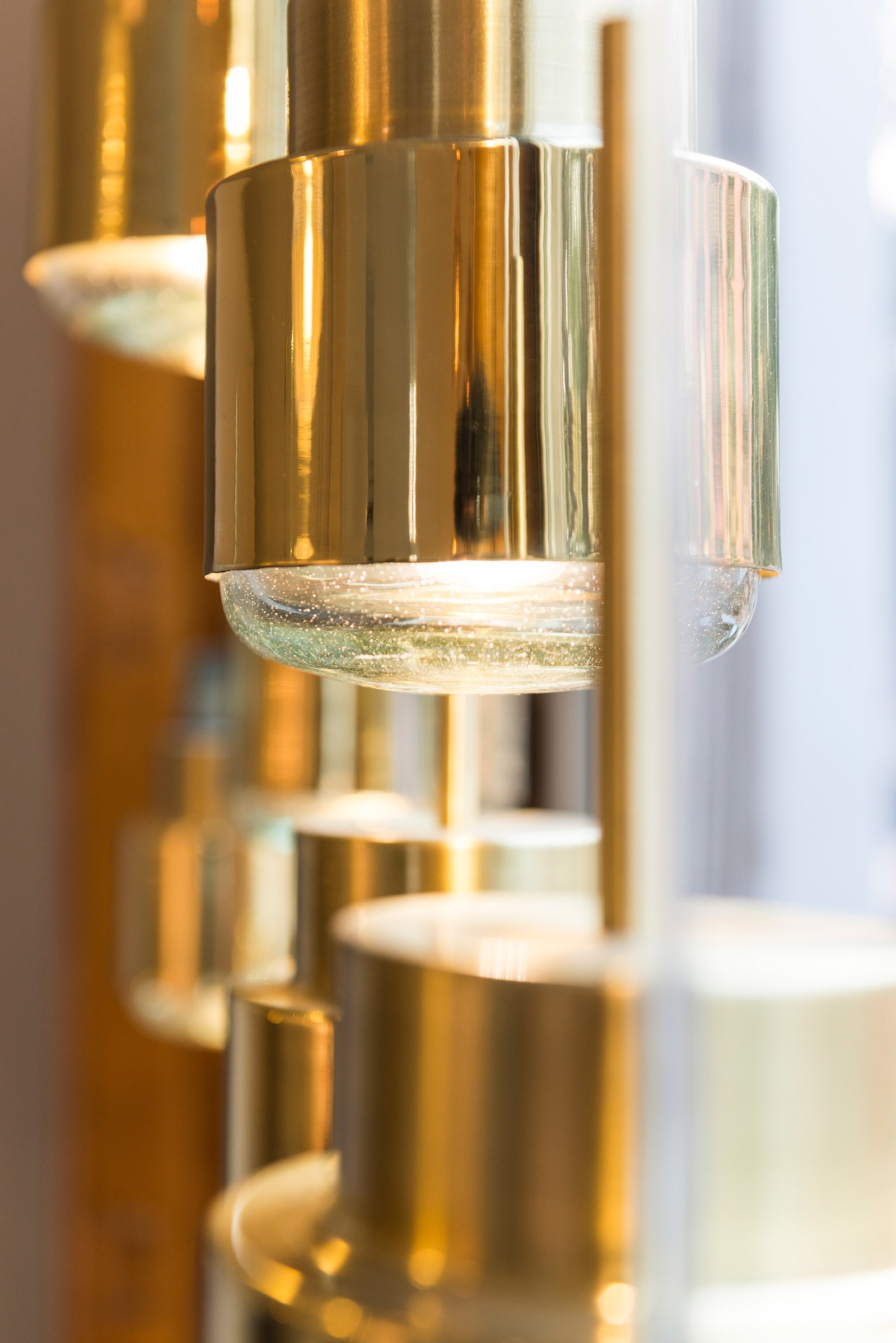 Светильник Cupallo Brass в шоуруме дизайнера Дэвида Помпы.