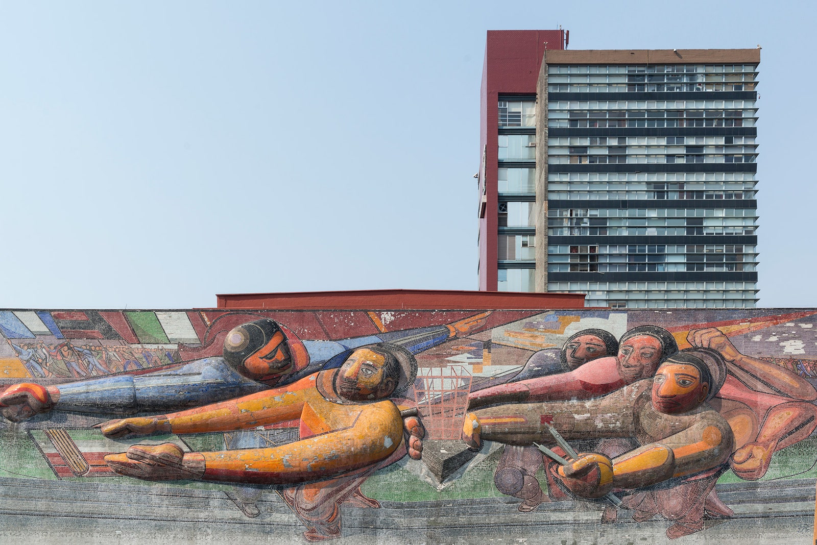 Мурал Давида Альфаро Сикейроса на здании ректората Национального автономного ­университета Мексики.