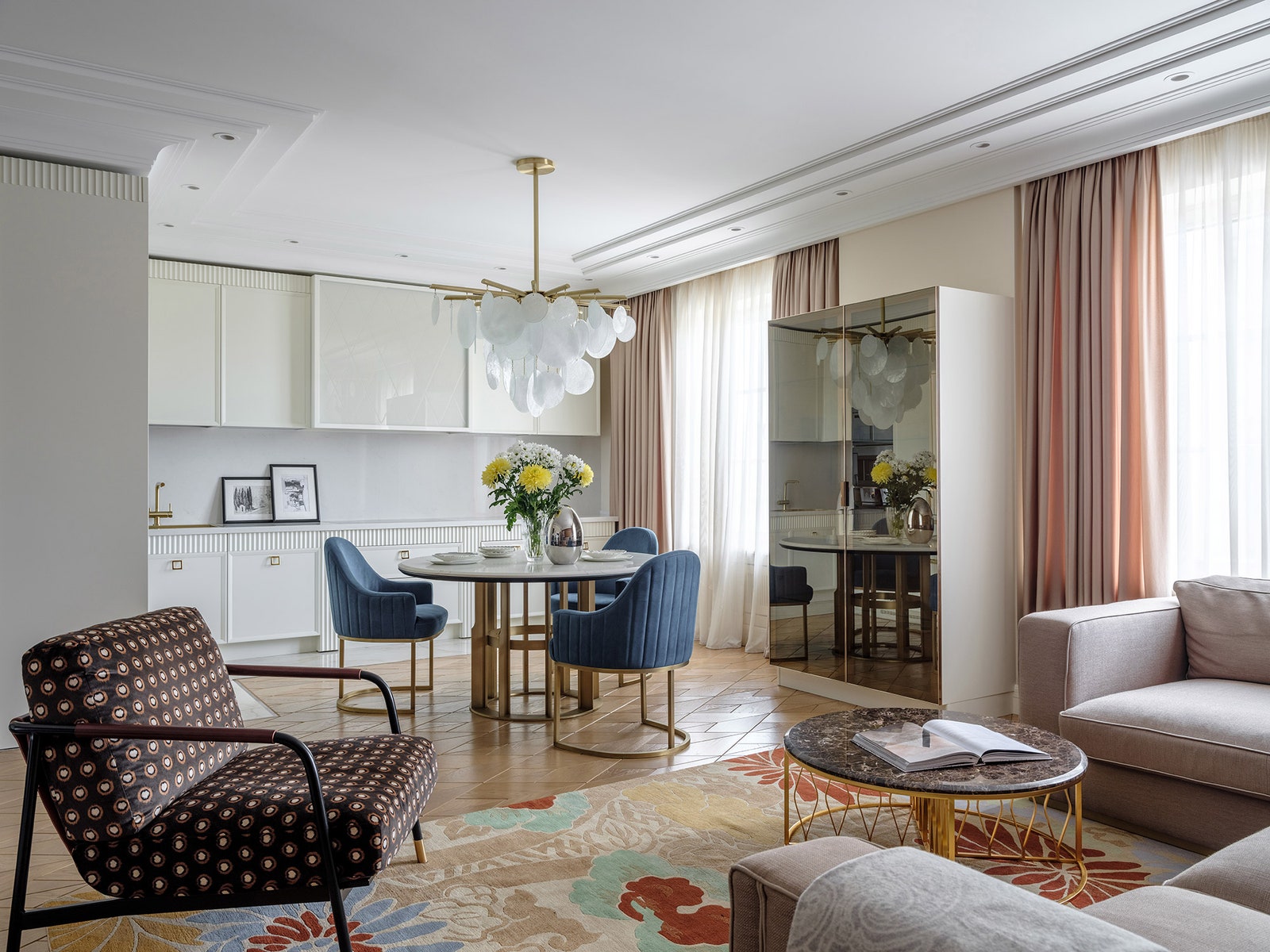 Квартира в Москве по проекту “КМ Студии”, 160 м²