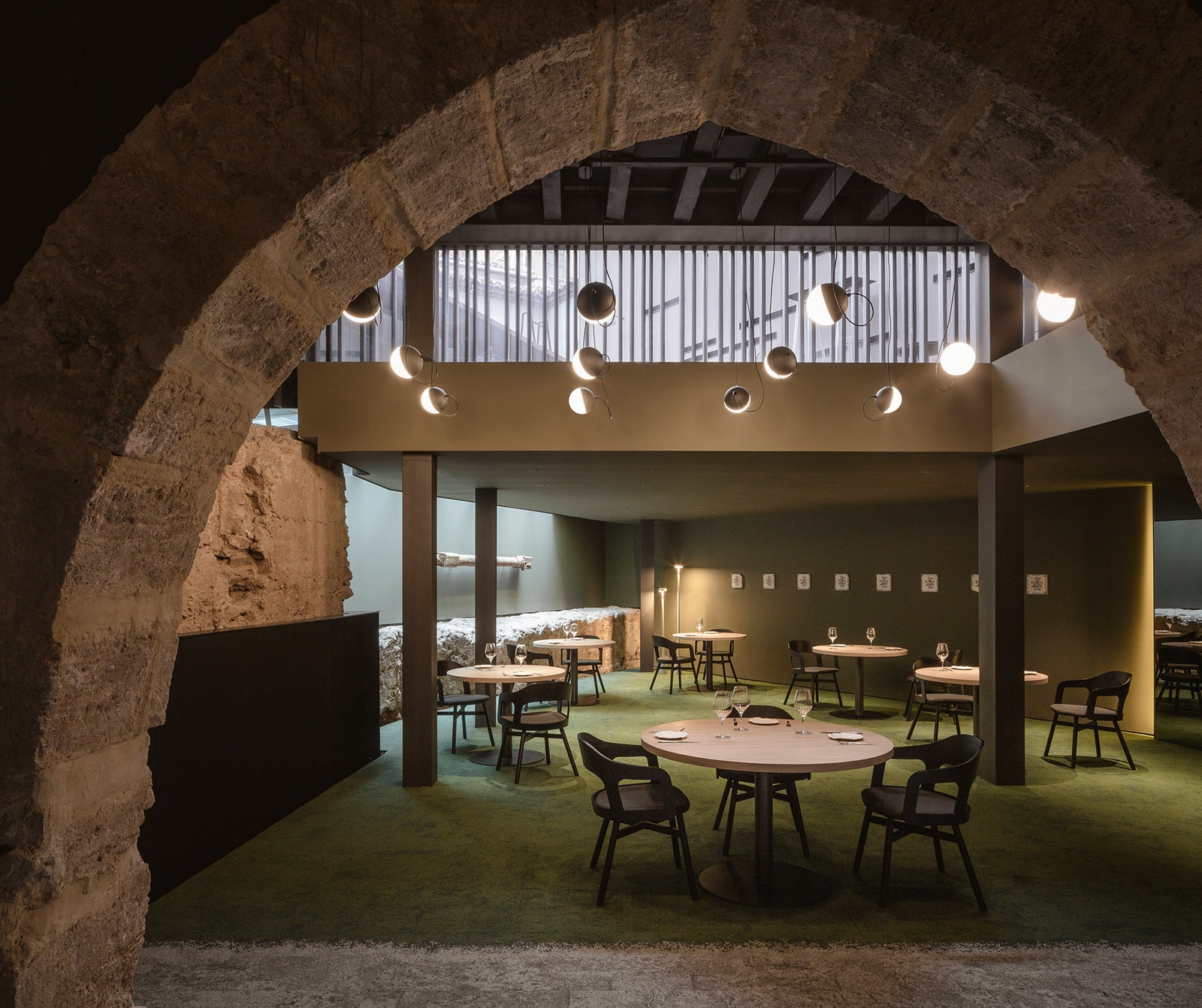Ресторан с остатками средневековой стены в Валенсии