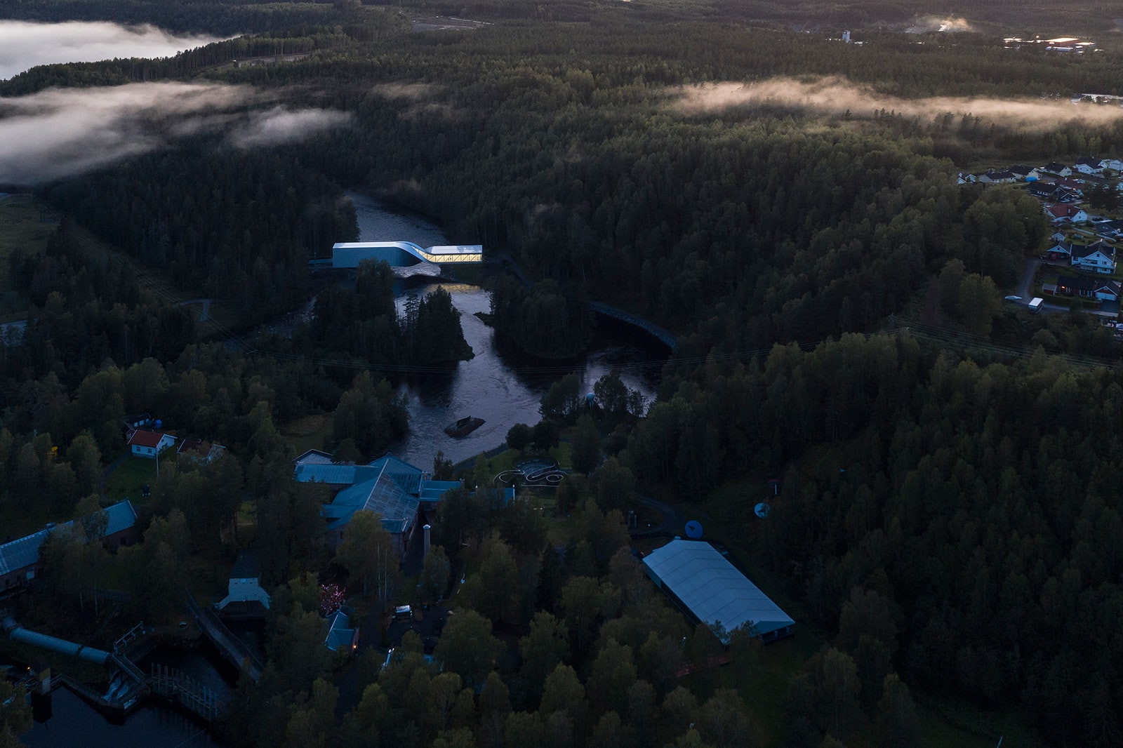 Первый проект BIG в Норвегии музейный павильонмост в парке Кистефос