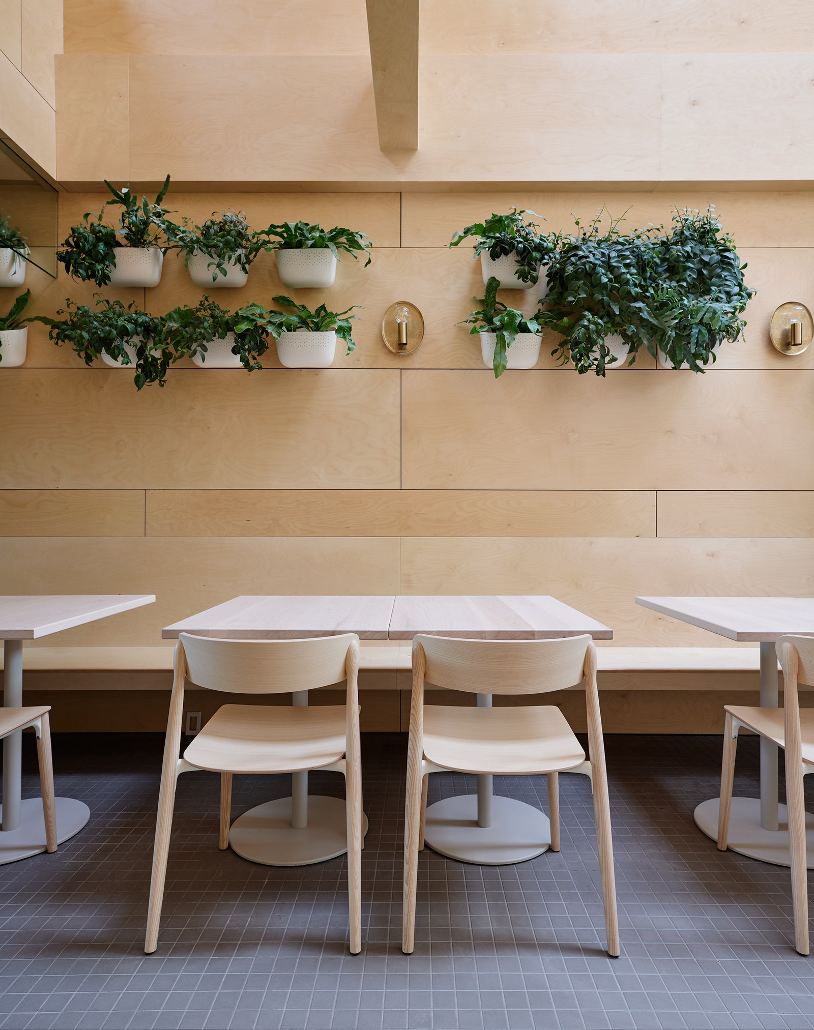 Обновленный интерьер ресторана Lady Marmalade в Торонто по проекту Омара Ганди