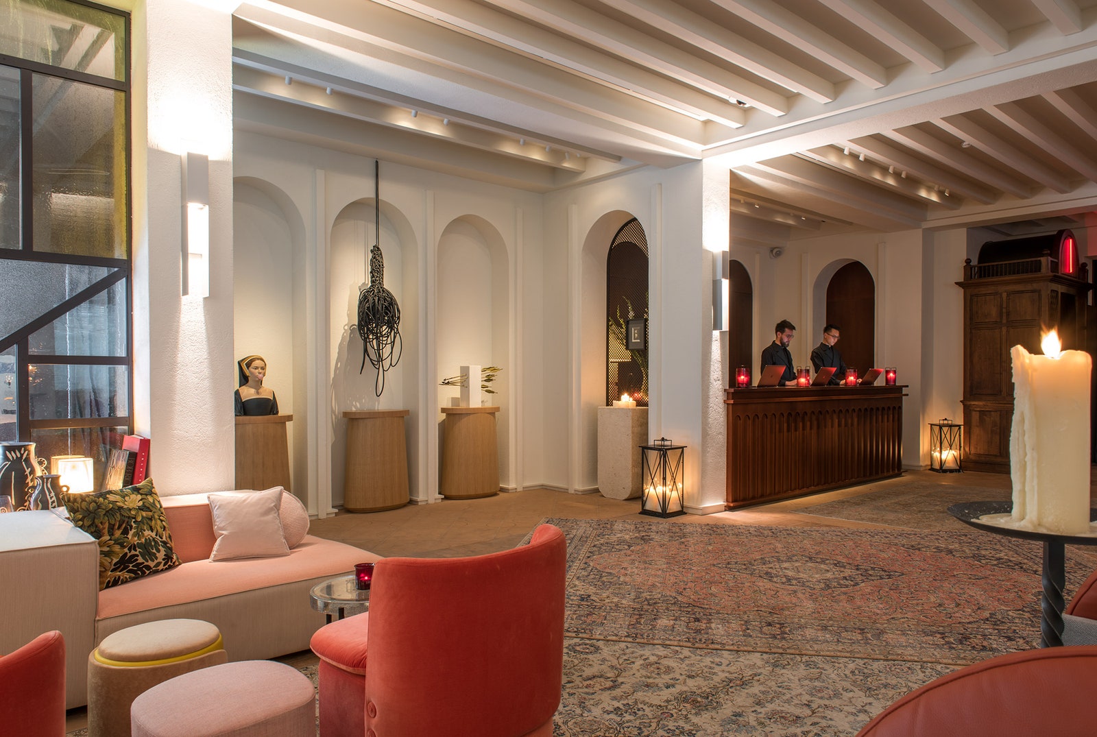 Sinner новый отель в Париже с провокационным названием и интерьерами