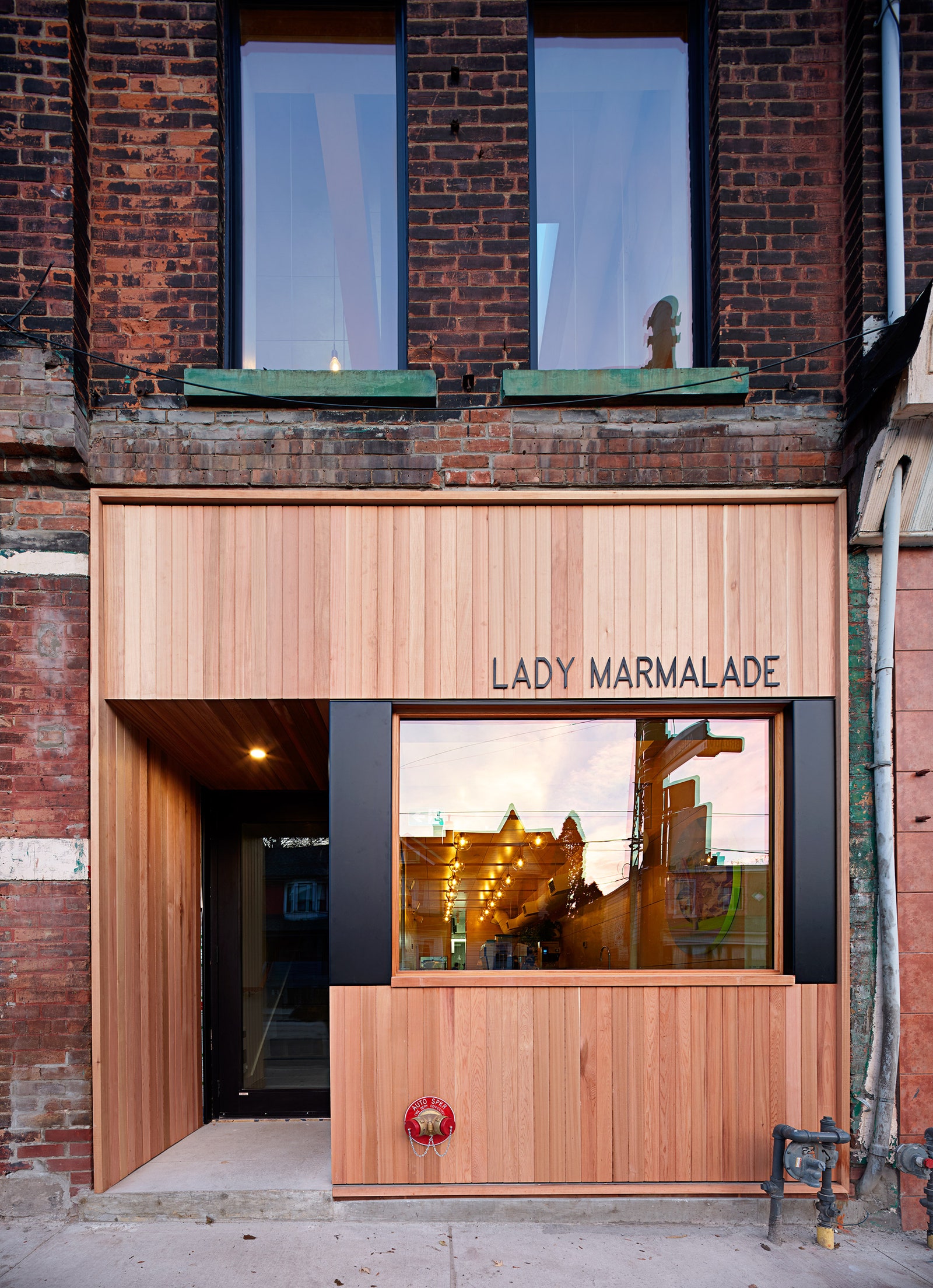 Обновленный интерьер ресторана Lady Marmalade в Торонто по проекту Омара Ганди