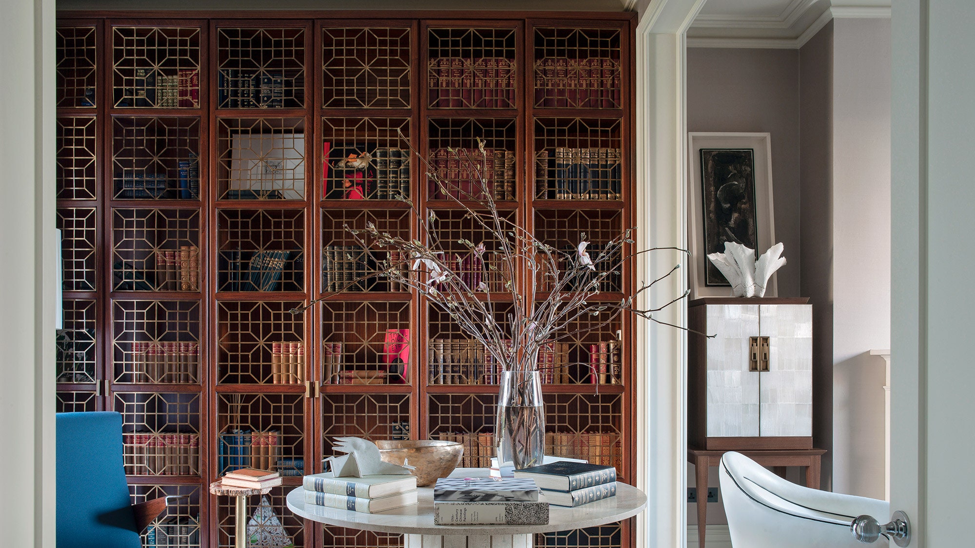 Дизайн интерьера дома по проекту Ираклия Зарии в Лондоне — Интерьер с обложки
