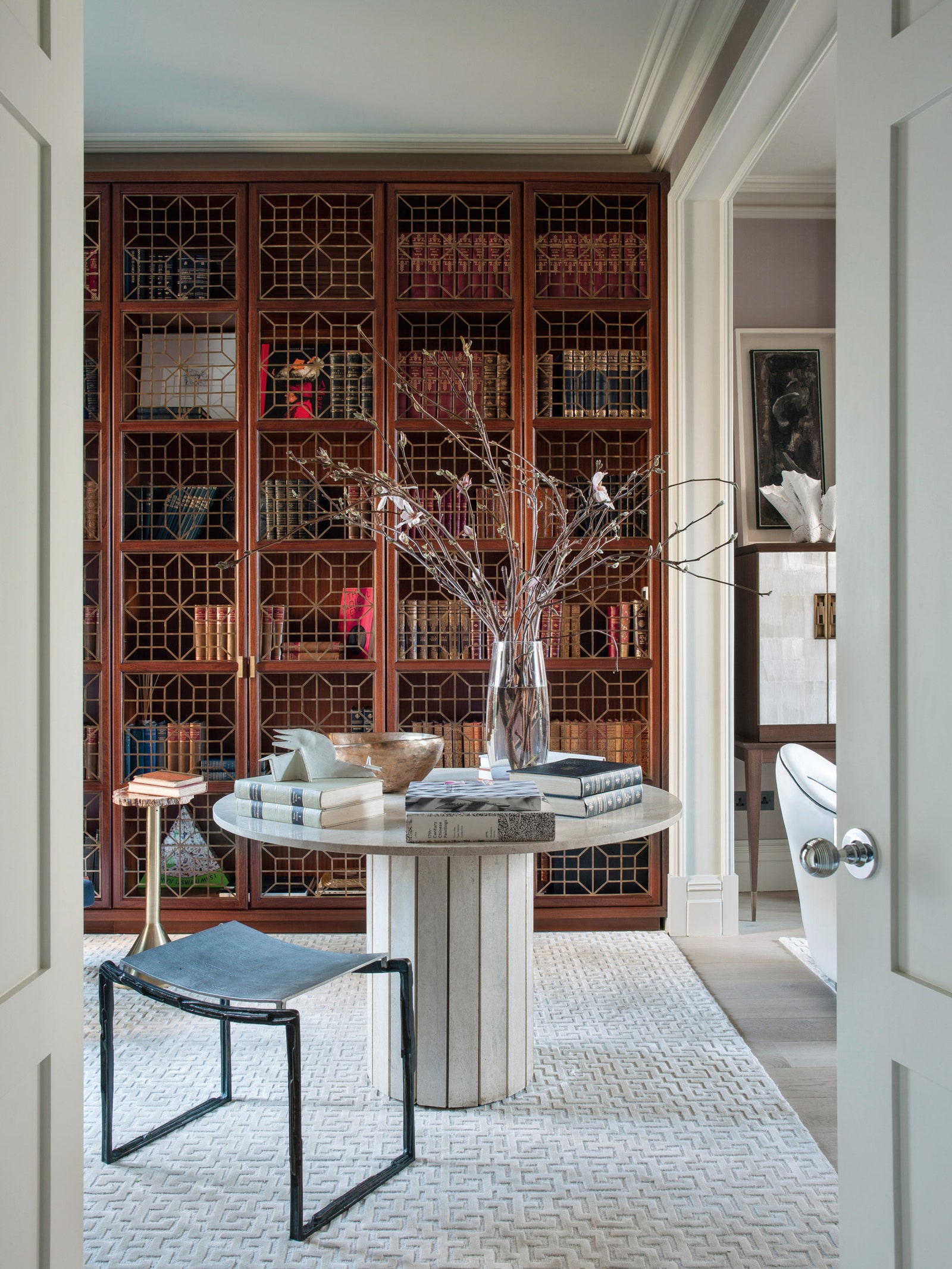 Дизайн интерьера дома по проекту Ираклия Зарии в Лондоне — Интерьер с обложки