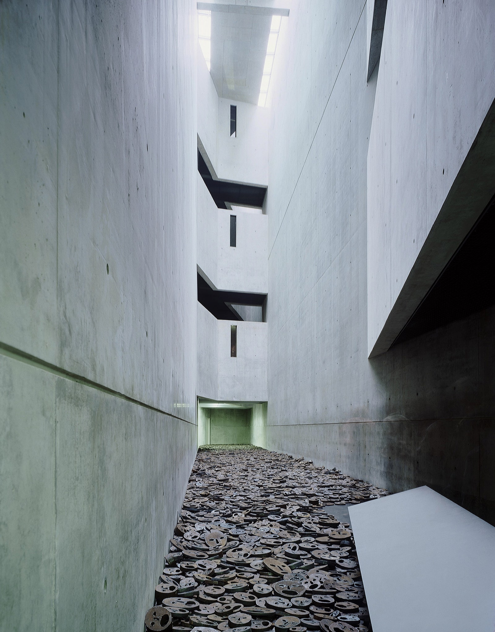 Первый и один из самых главных проектов Либескинда — Еврейский музей в Берлине.