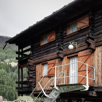Новые фотографии альпийского домика по дизайну Карло Моллино